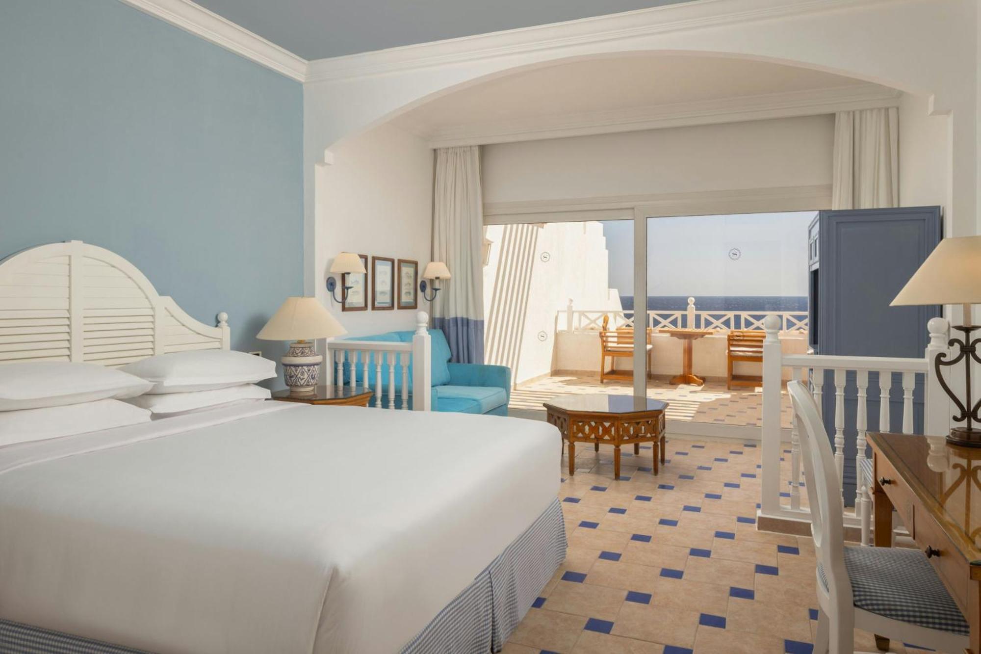 Zimmer mit Kingsize-Bett, Balkon und Meerblick