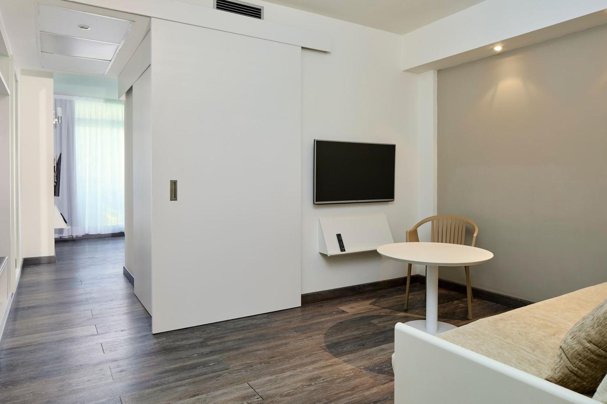 Sol Family Suite,1771723355:JPEG