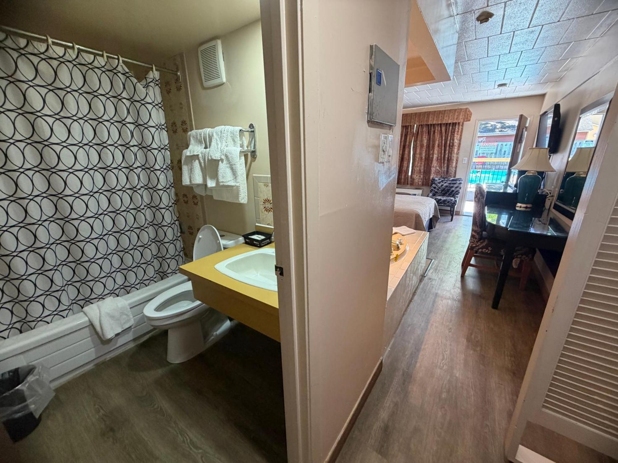 Queen Suite Spa Bath