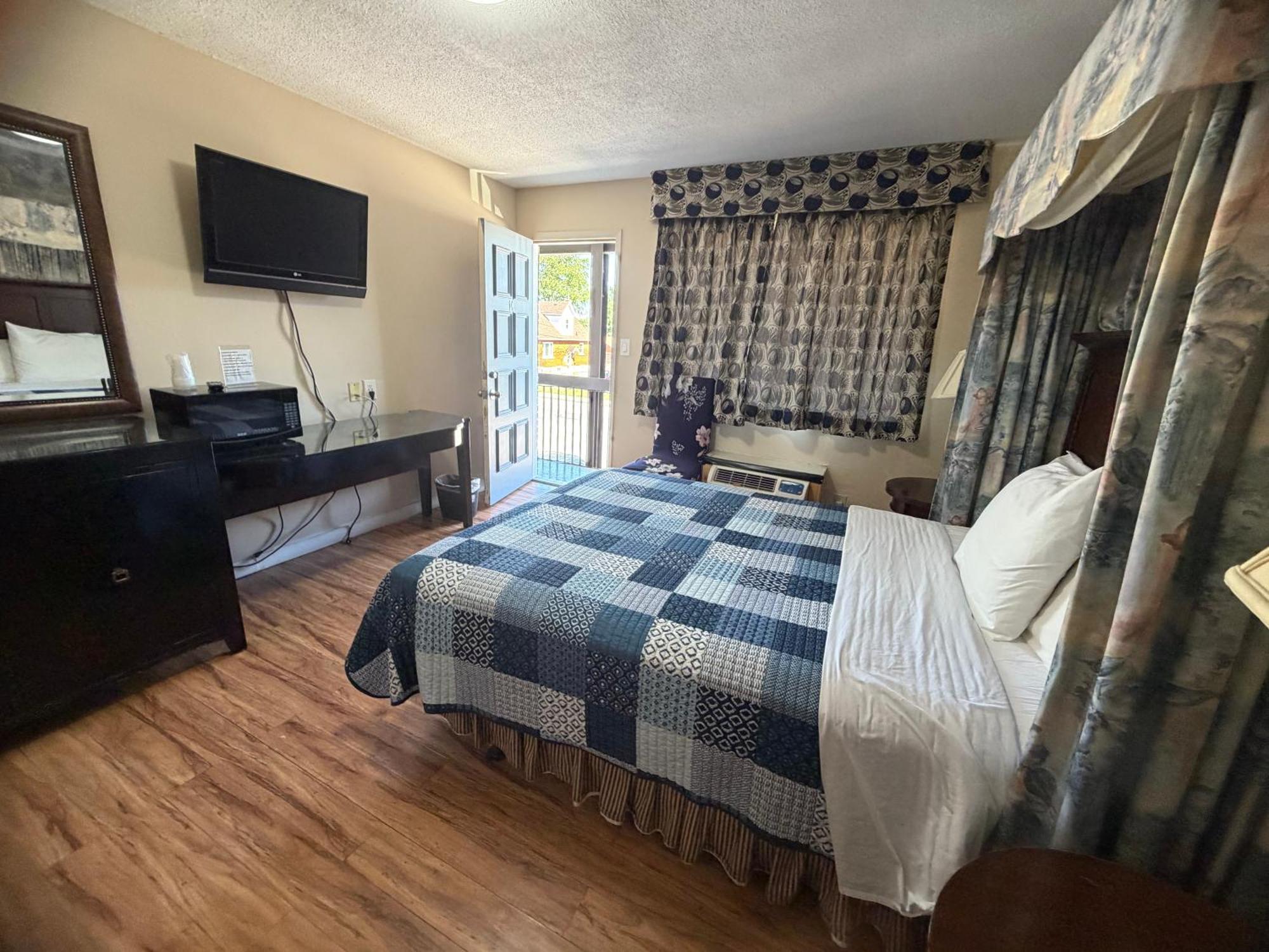 Queen Suite