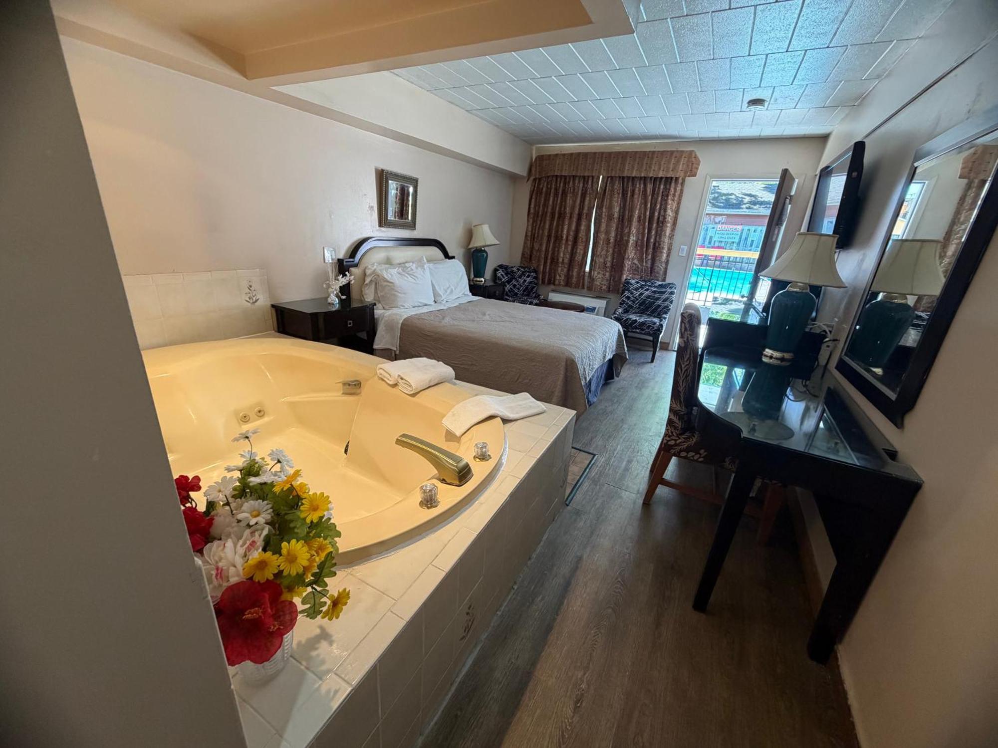 Queen Suite Spa Bath