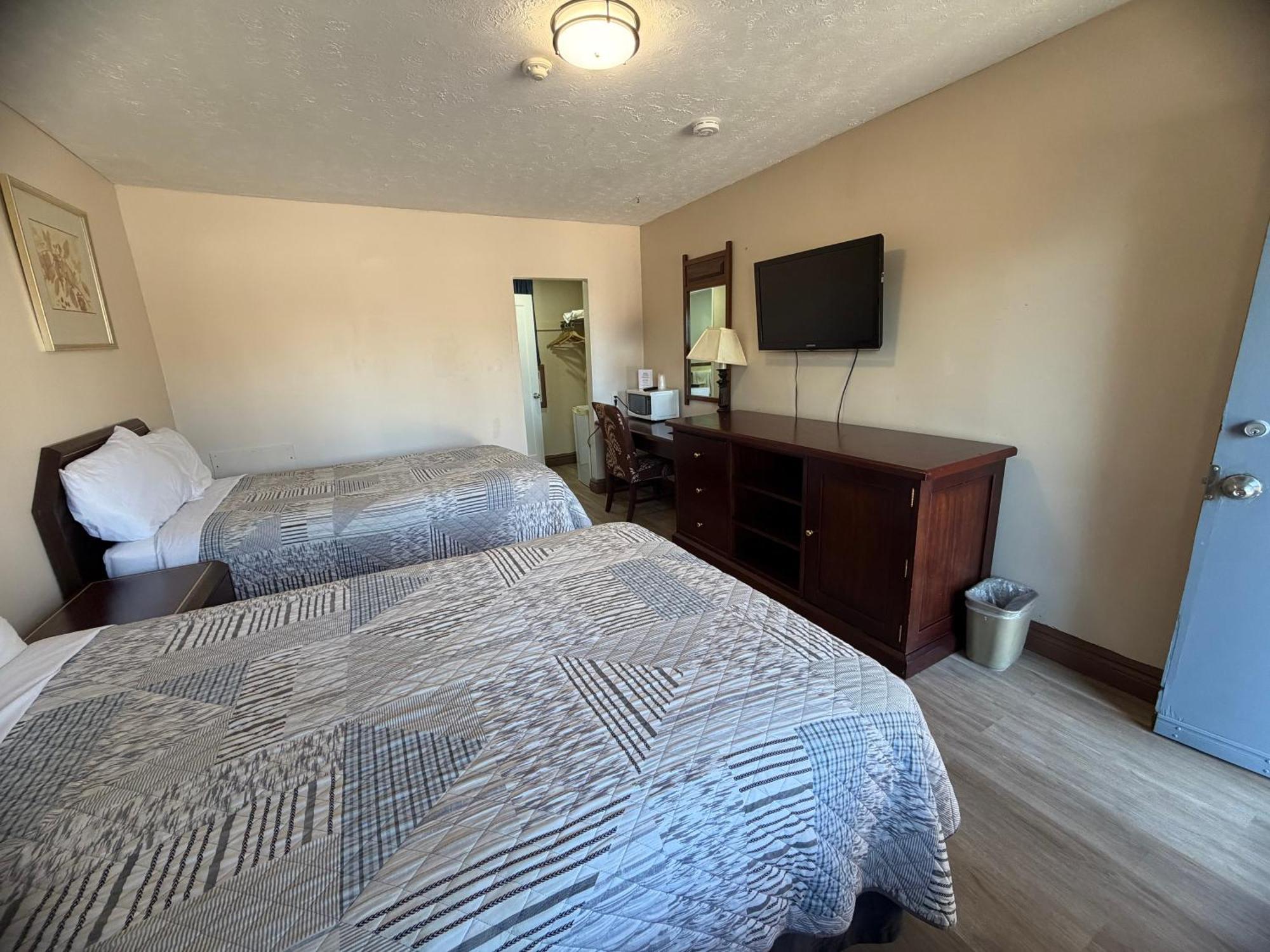 Standard Room Two Double Beds Smoking