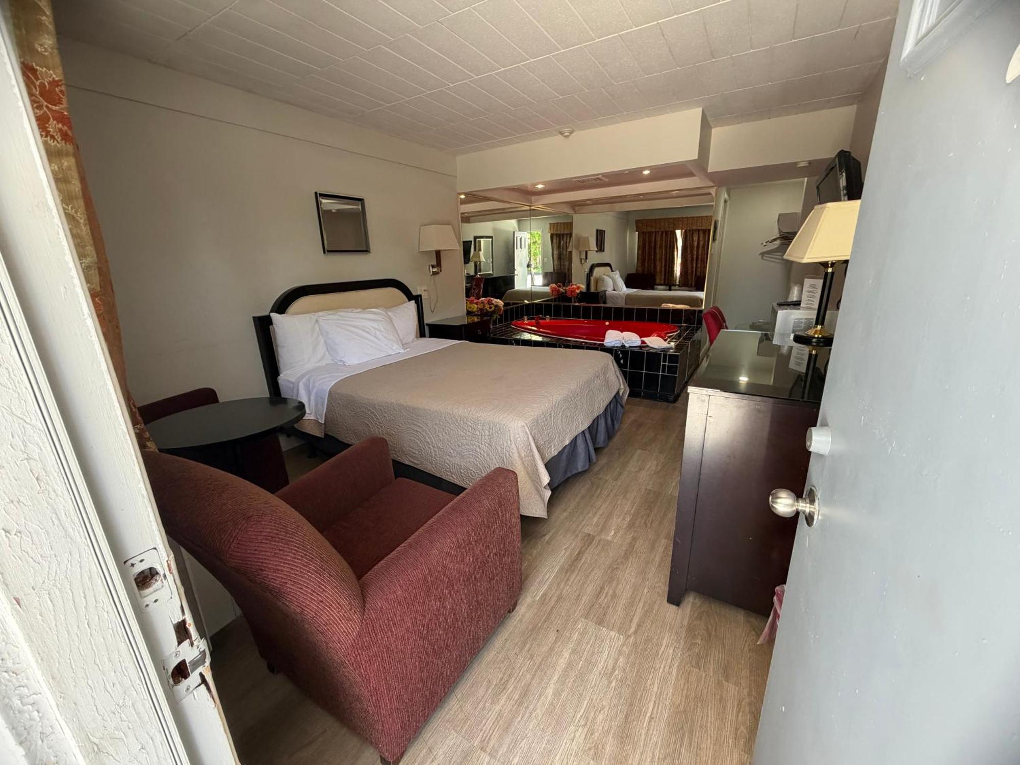 Queen Suite Spa Bath