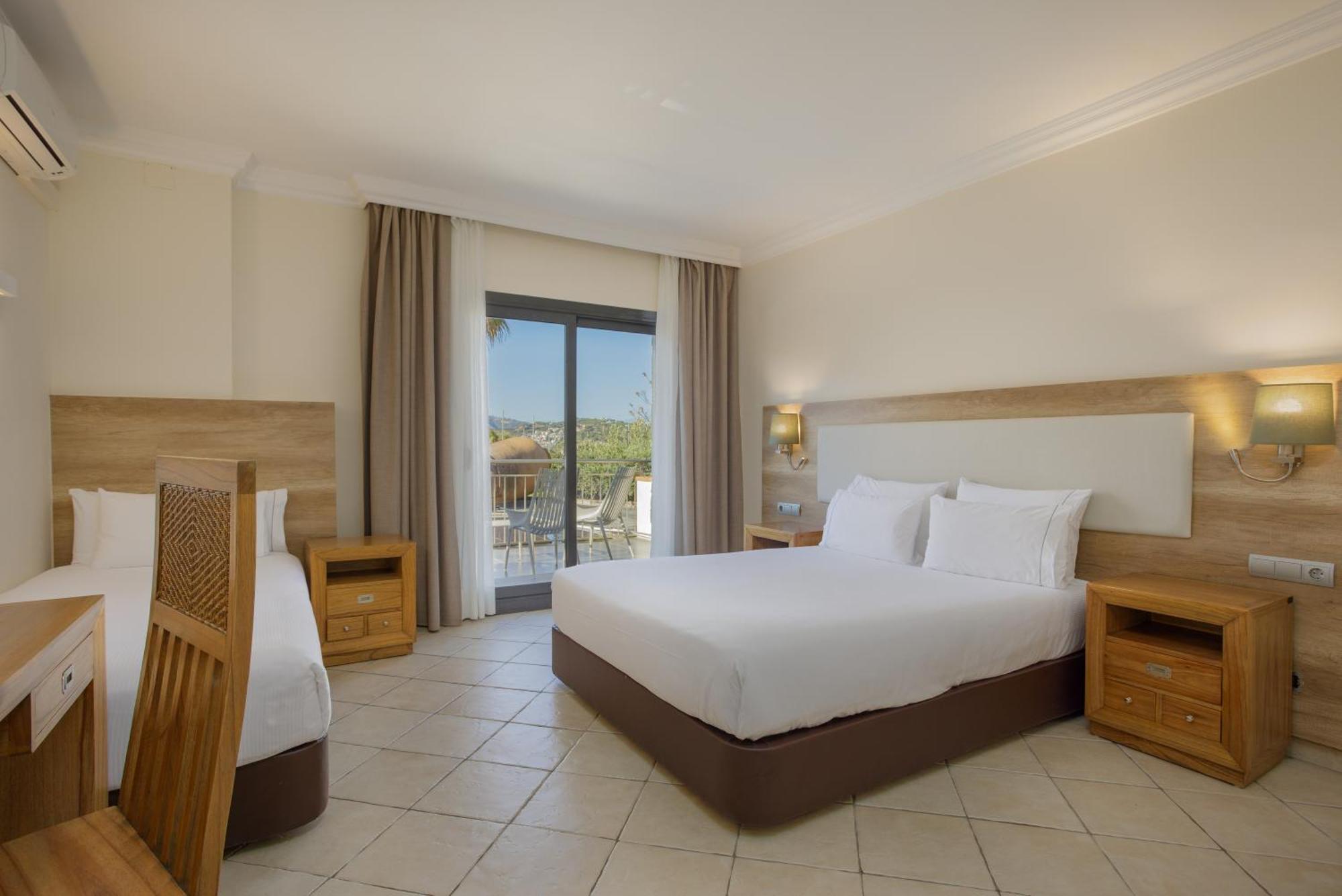 Quarto Standard com Cama de Casal ou 2 de Solteiro e Cama Extra