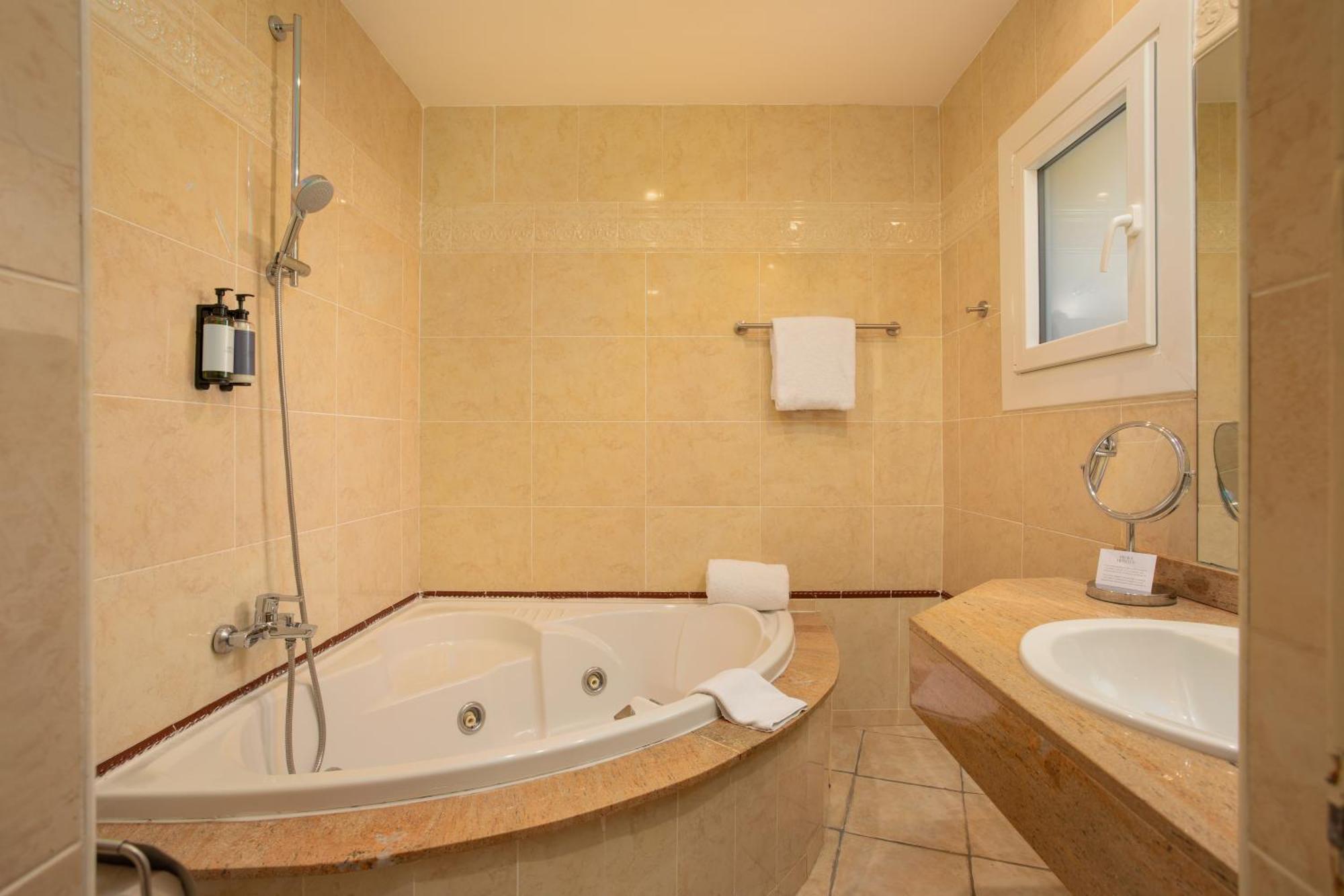 Standard Double or Twin Room,1773699092:JPEG