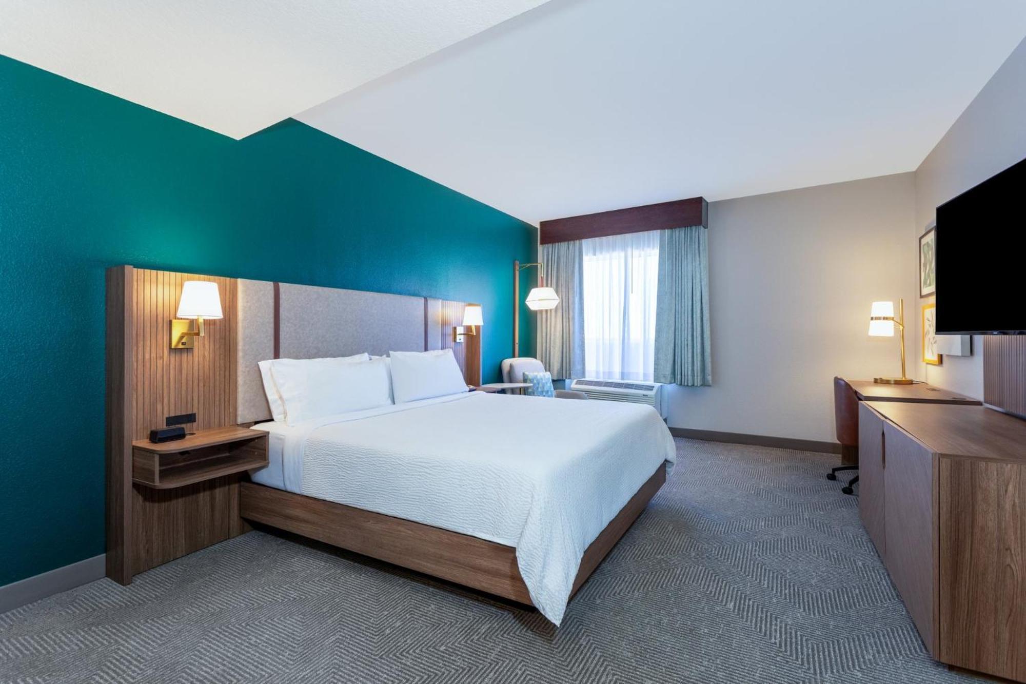 Standard King Room City View