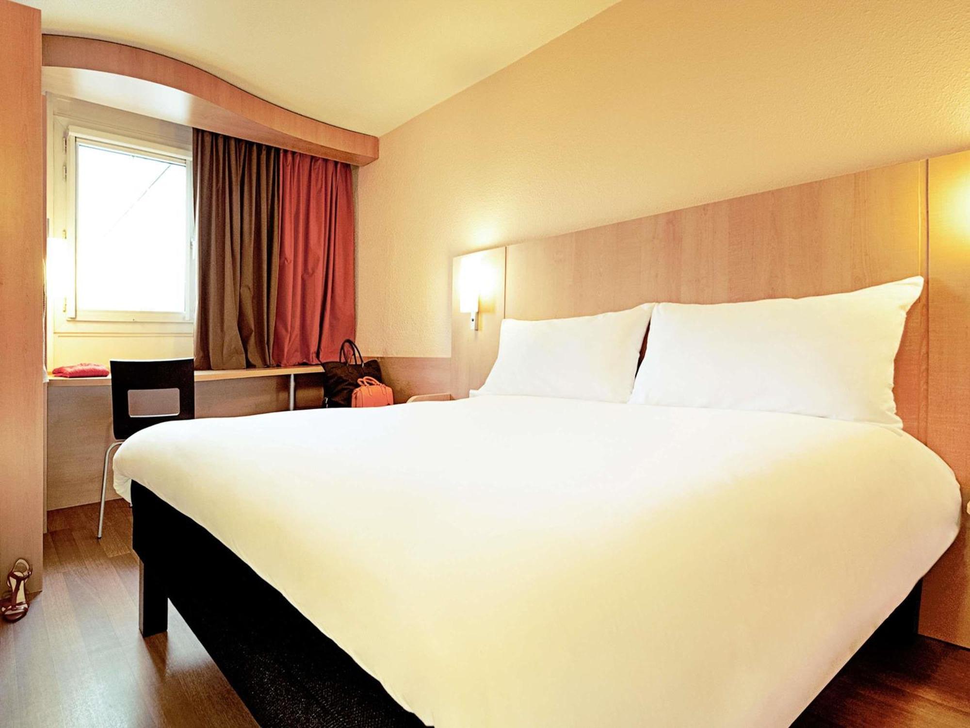 Standard Double Room Mobility Access