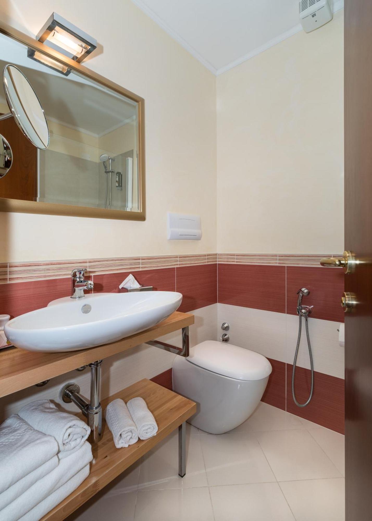 Double or Twin Room Lake View