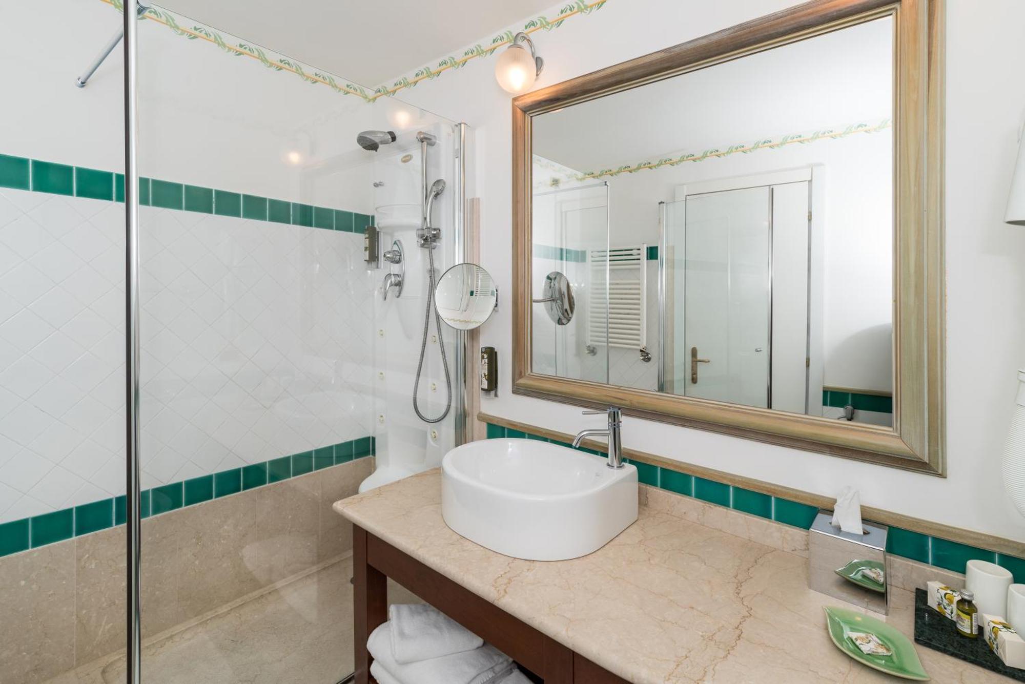 Superior Double or Twin Room Lake View
