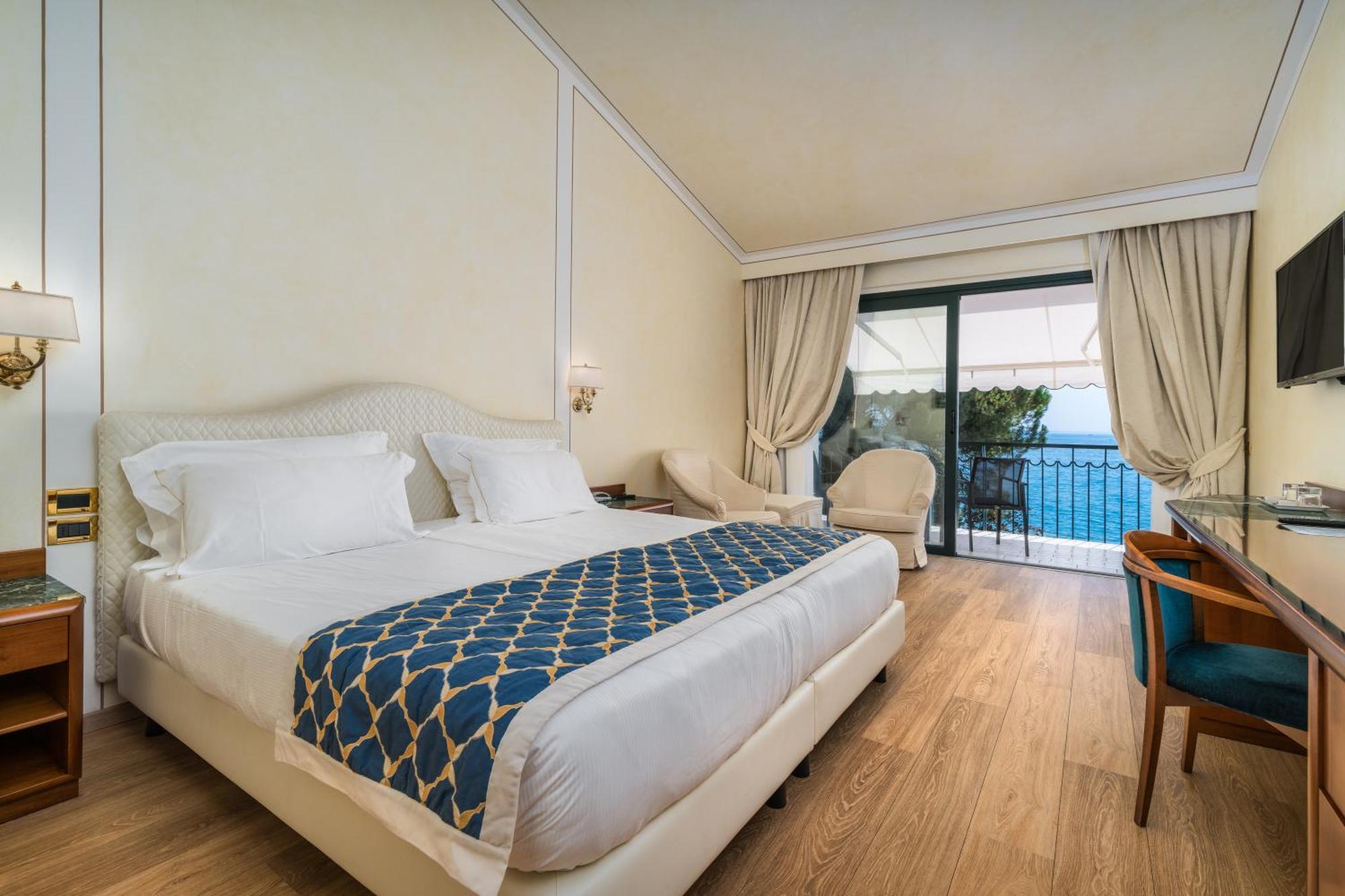 Deluxe Double or Twin Room Lake View