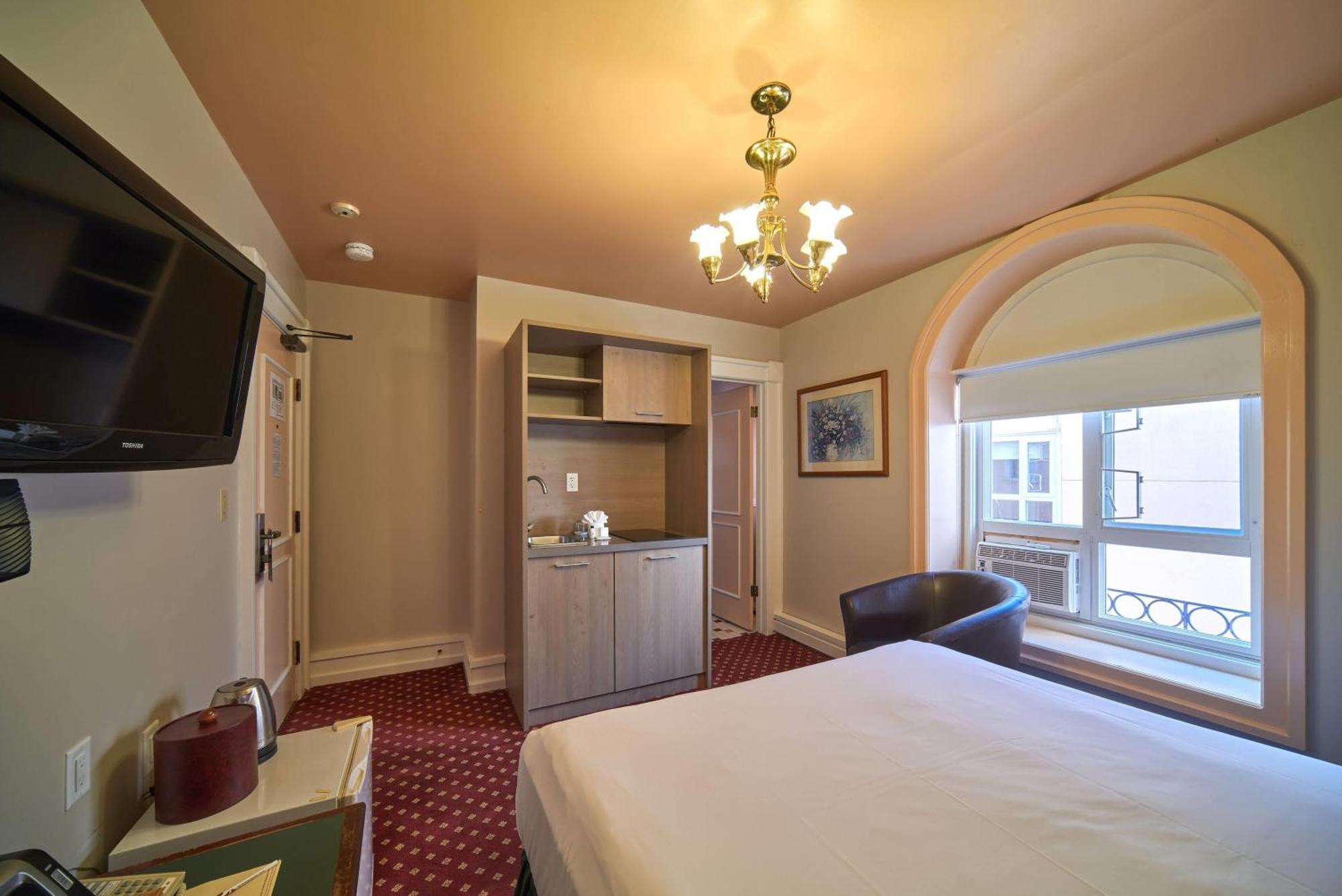 Queen Room Non-Smoking