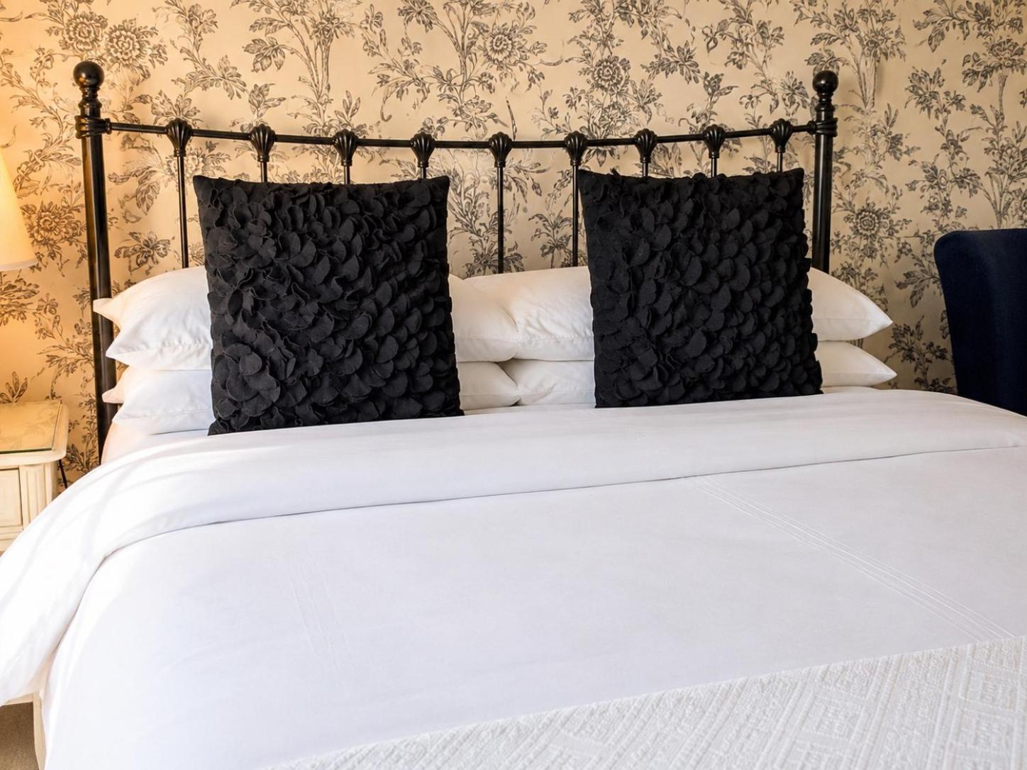Small Double Room no dogs