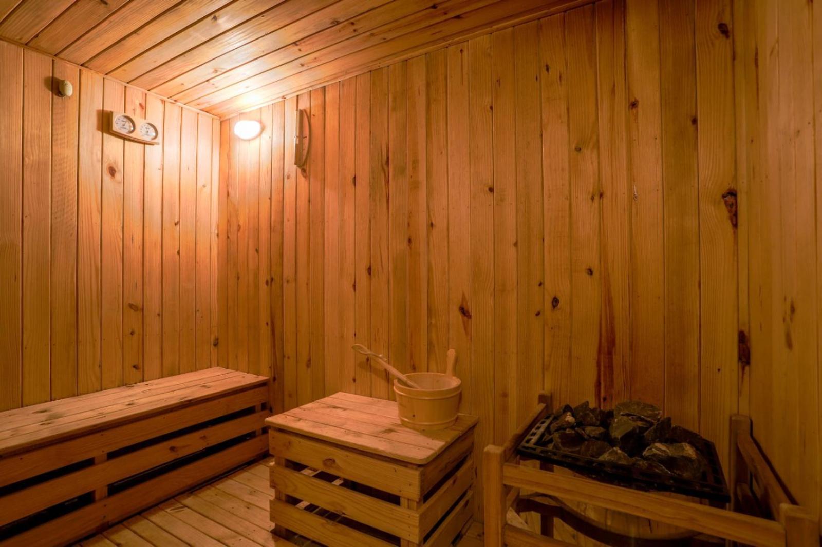 Executive King Or Twin Top Floor Rooms access to Steam Jacuzzi & Gym
