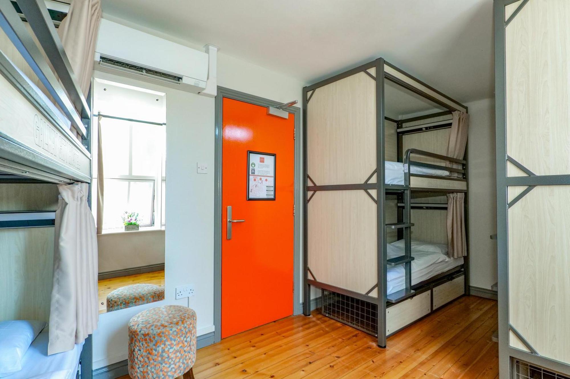 Bed 12-Bed Mixed Dormitory Room
