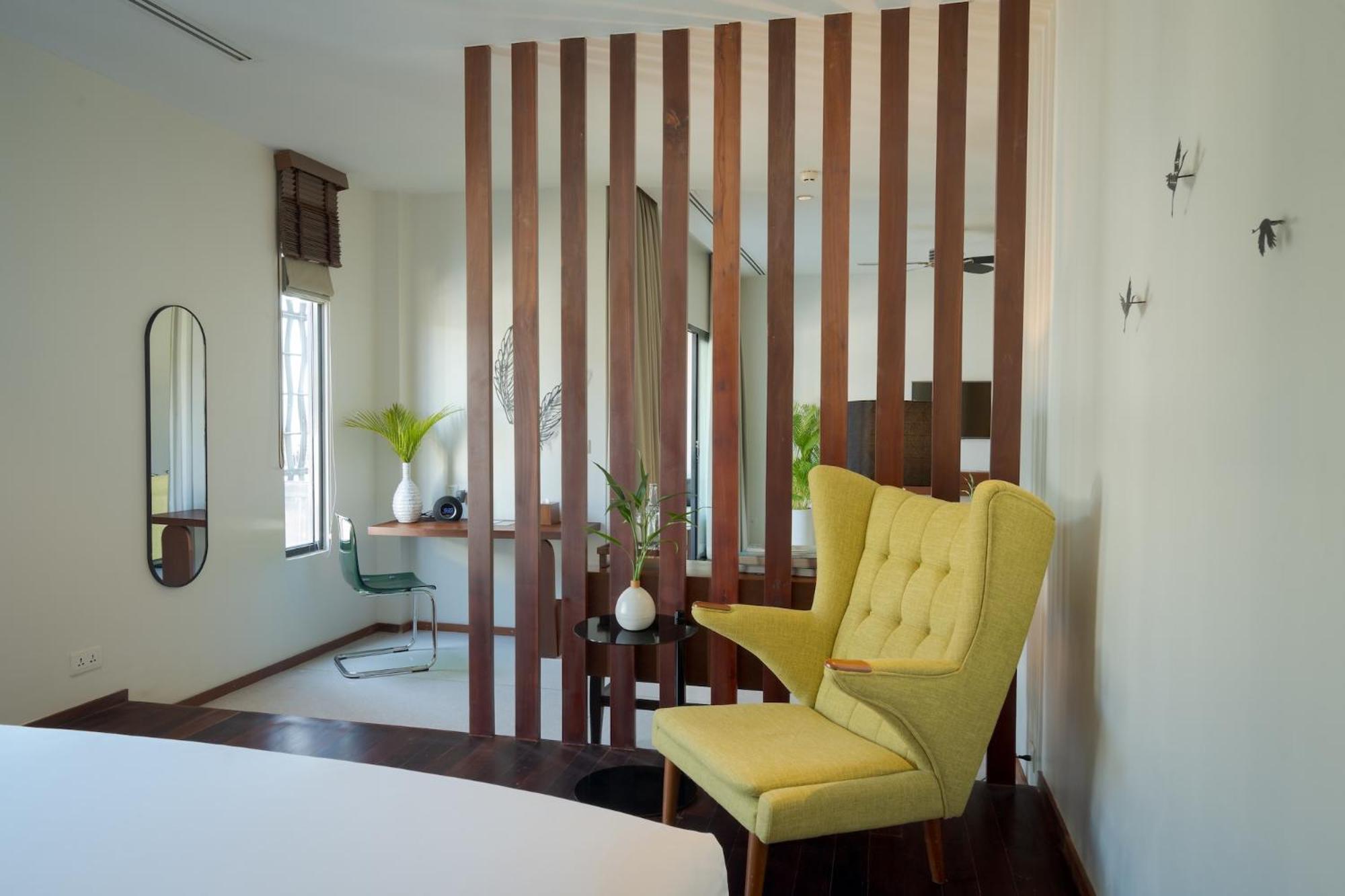 Sarus Crane Suite