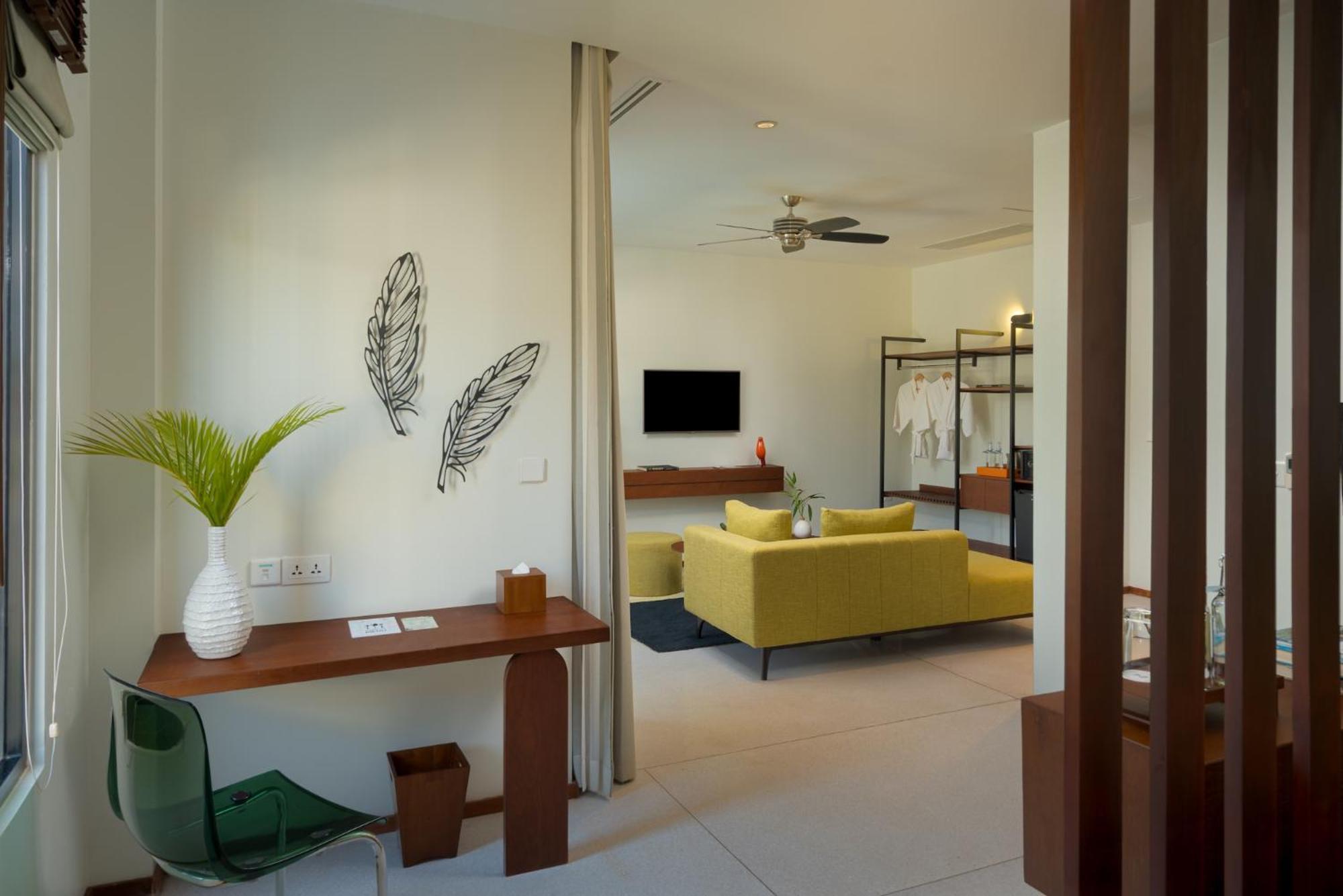 Sarus Crane Suite