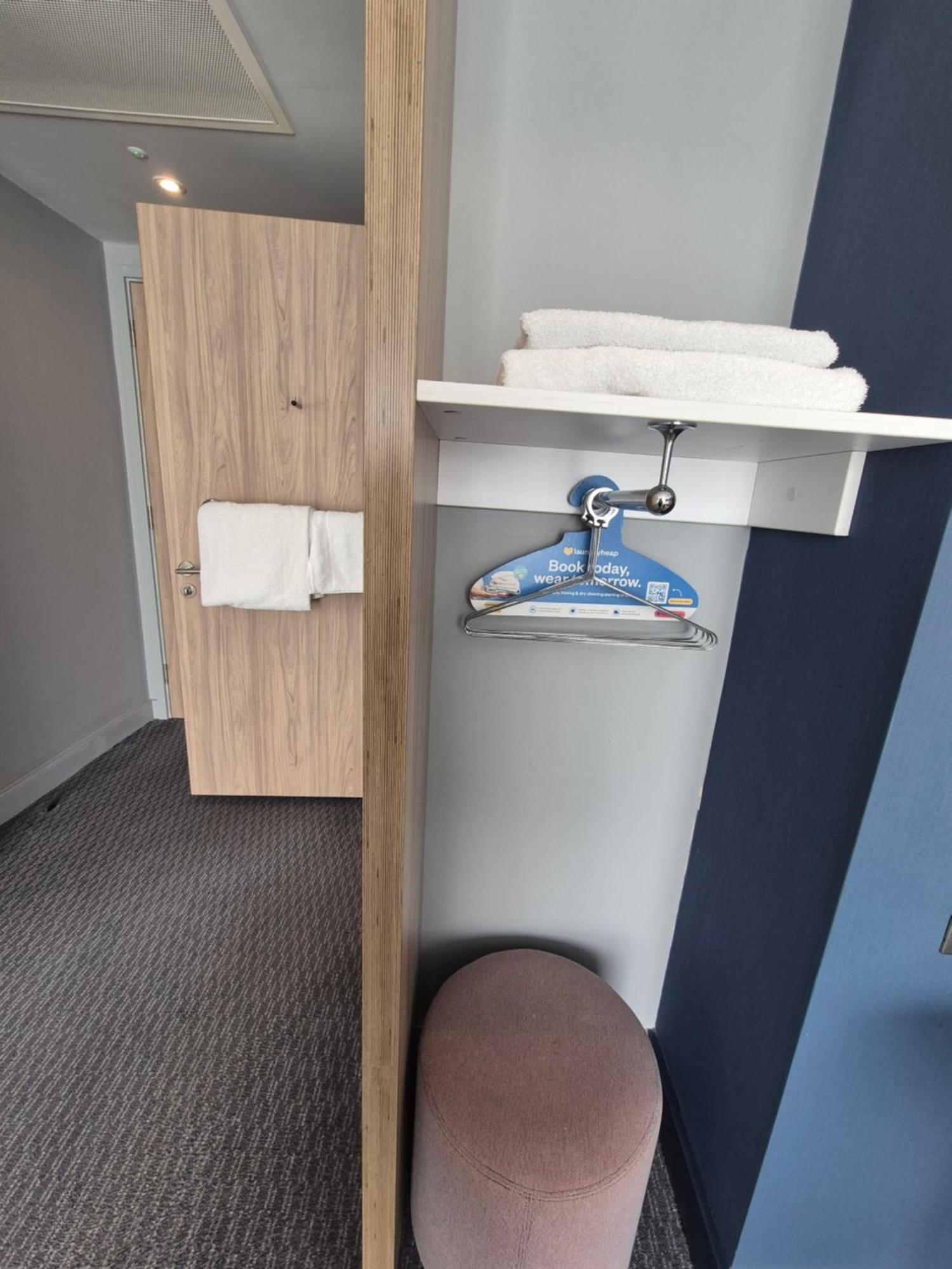 Standard Accessible Queen Room Hot