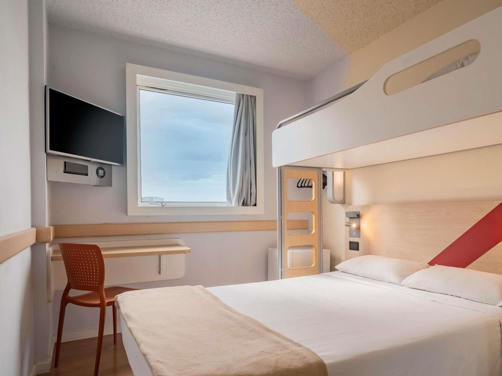 Superior Apartment One Double One Single Bed