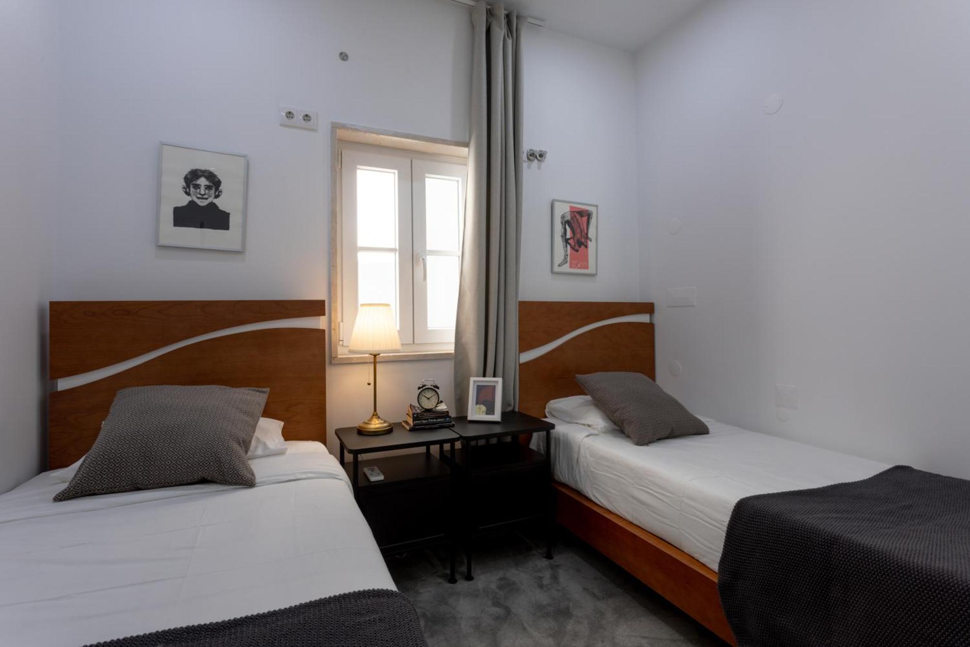 Chambre Lits Jumeaux avec Salle de Bains Commune