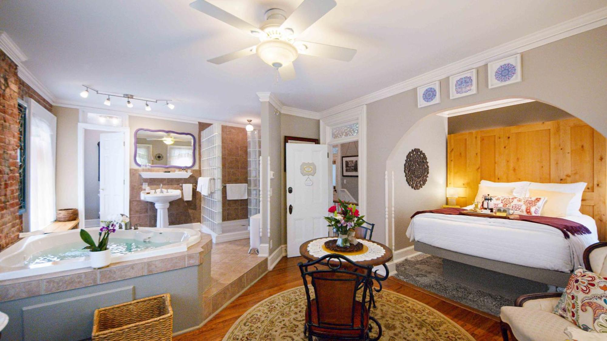 Deluxe Queen Room