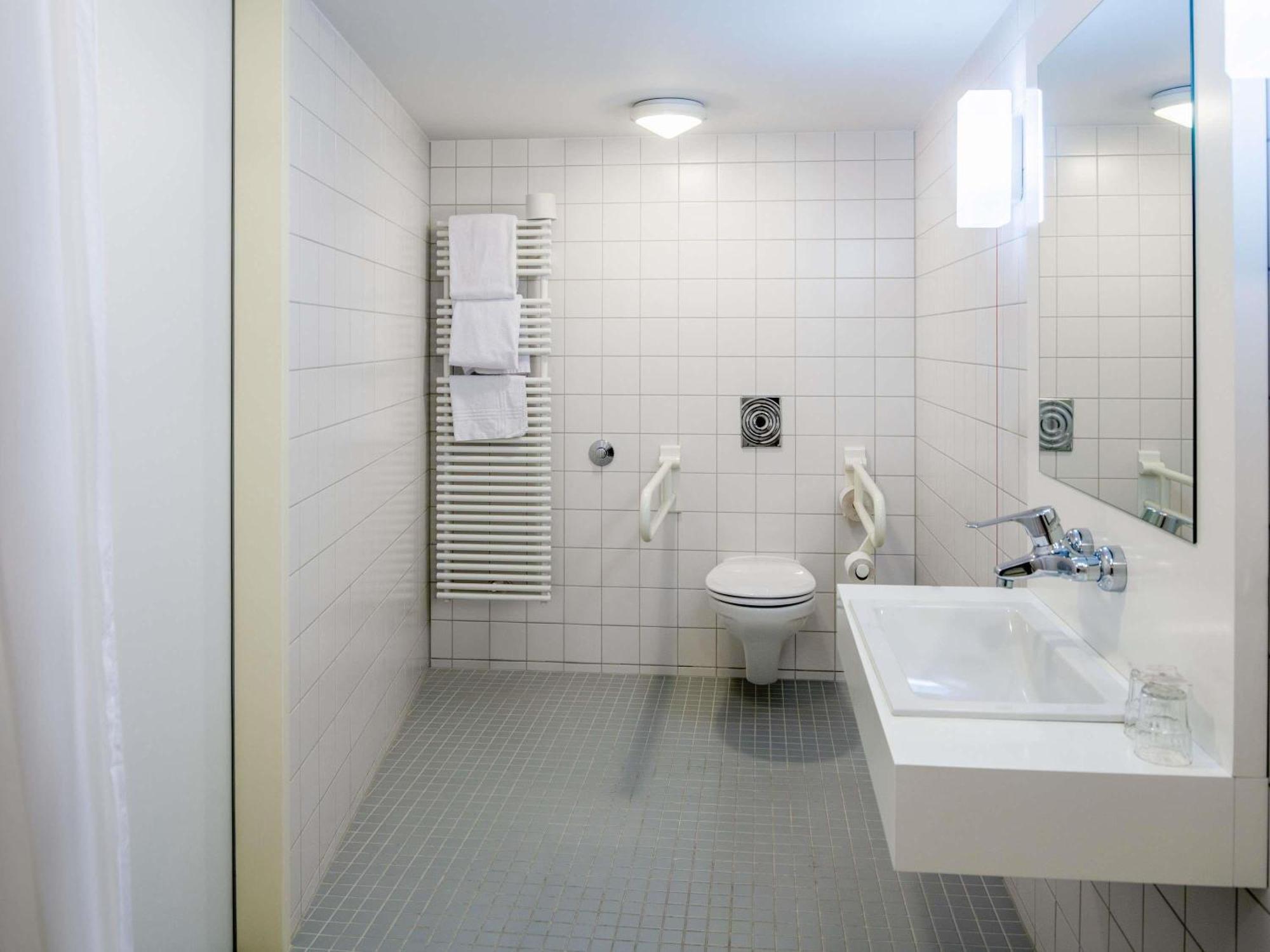 Quarto com 2 Camas de Solteiro - Acesso para Hóspedes com Mobilidade Reduzida