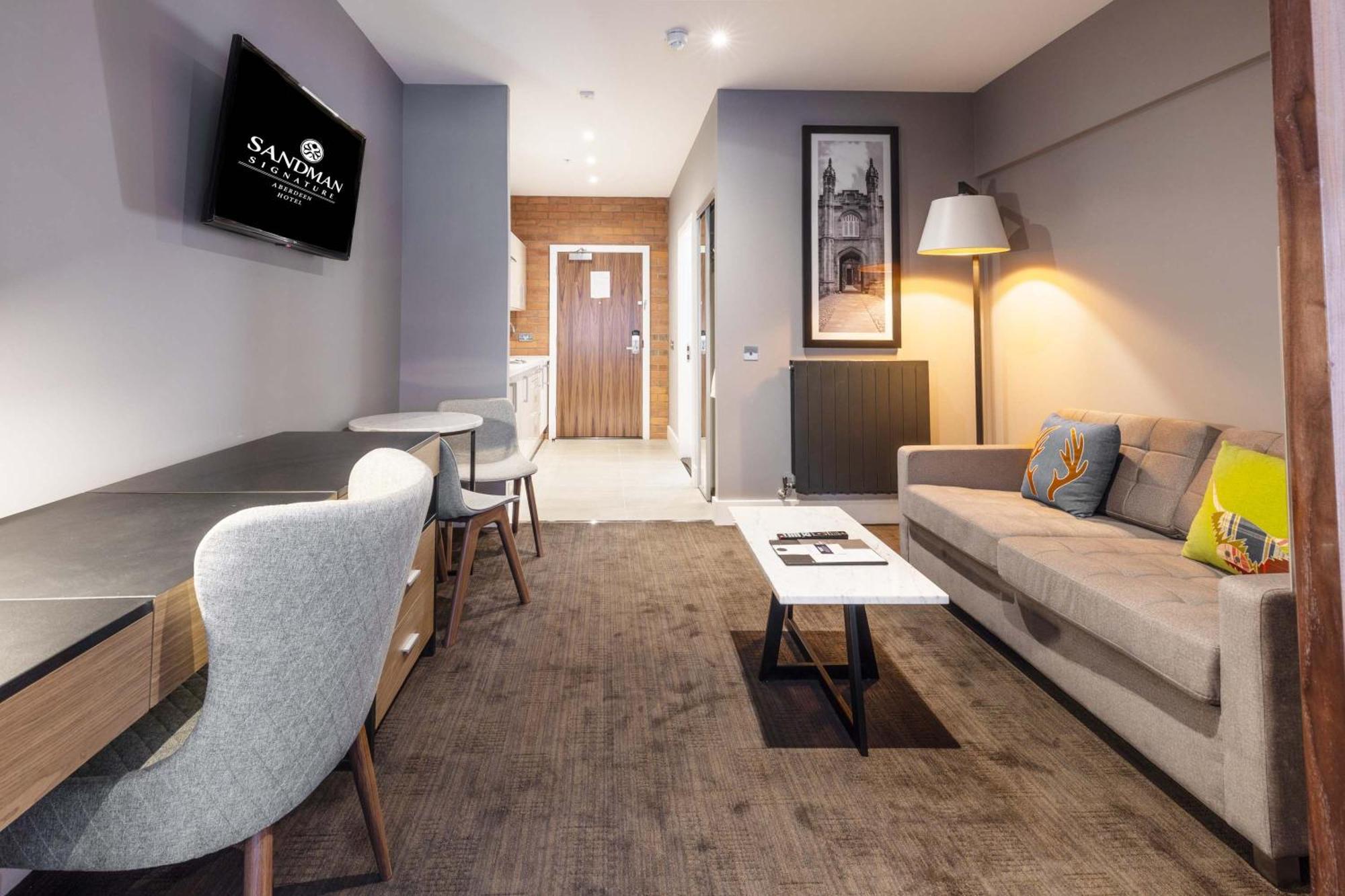 Deluxe Suite 1 Bedroom 1 King Sofa Bed Kitchenette