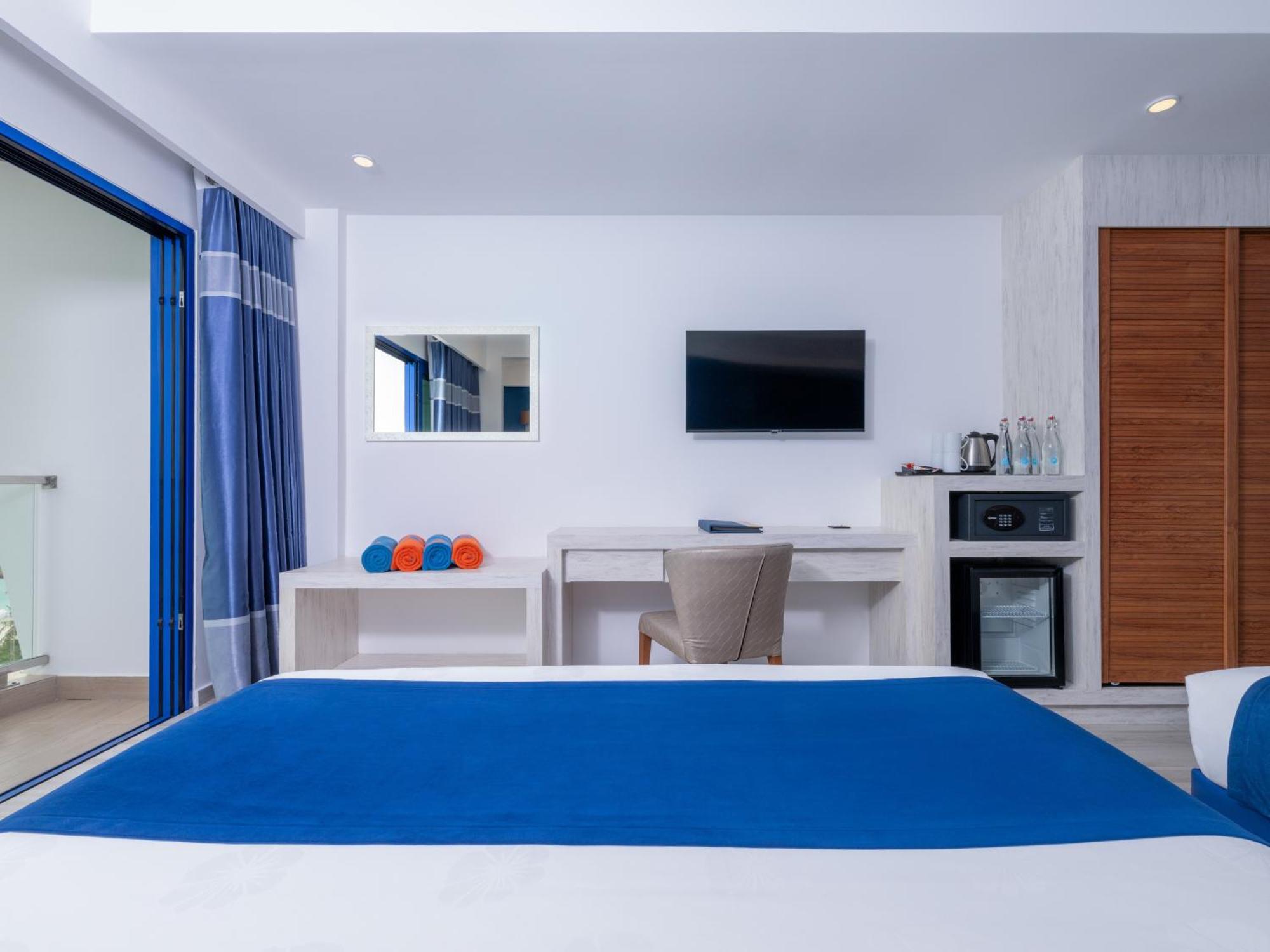 Quarto Quádruplo Deluxe com Vista do Mar e Varanda