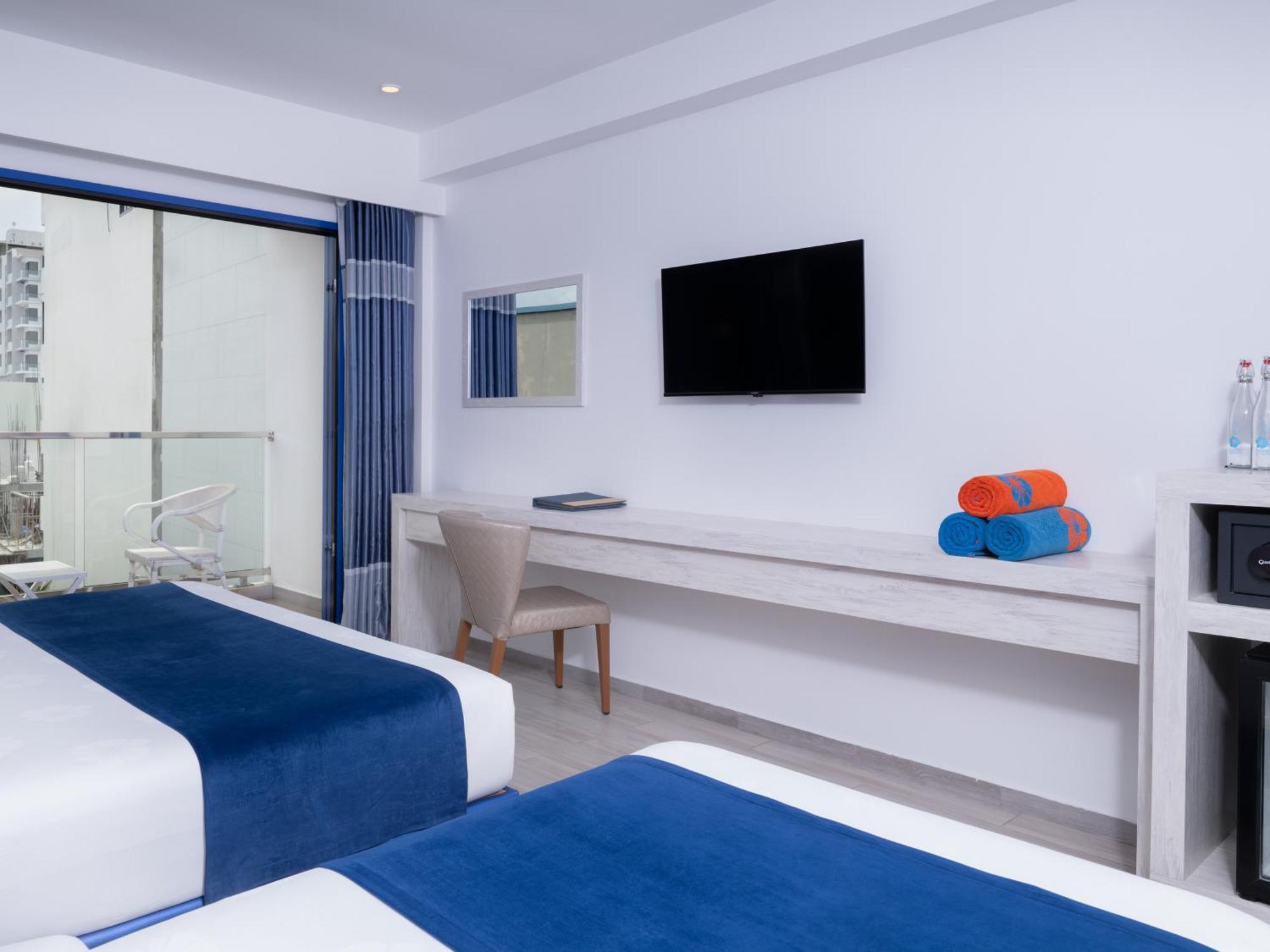 Quarto Família Deluxe com Vista da Cidade e Varanda