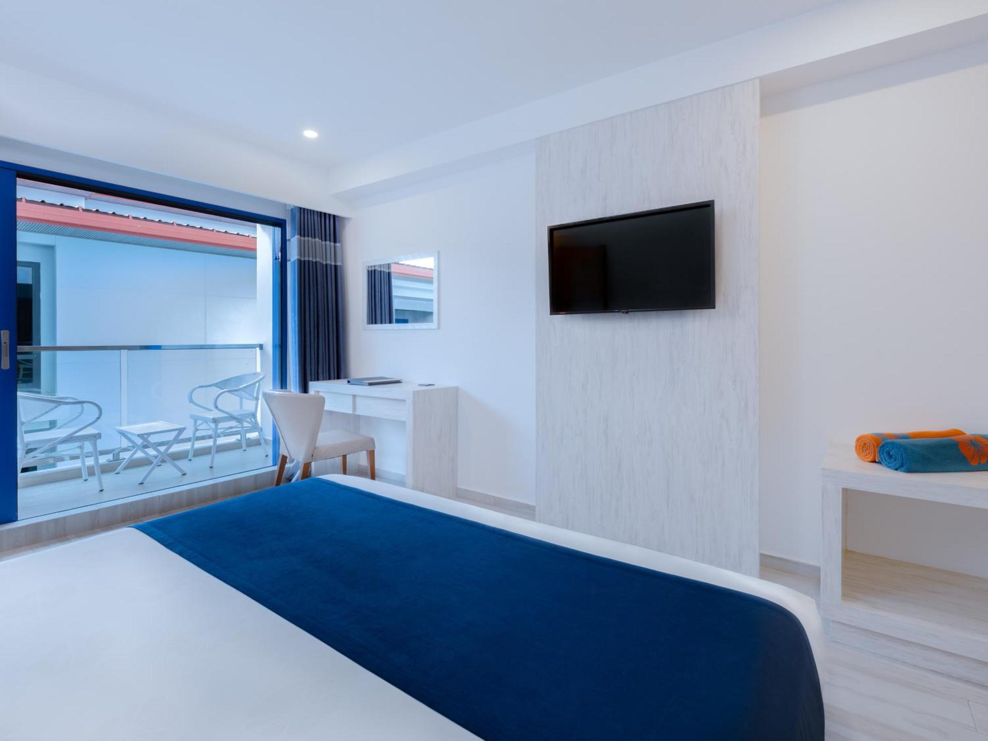 Deluxe Double Room City View Balcony