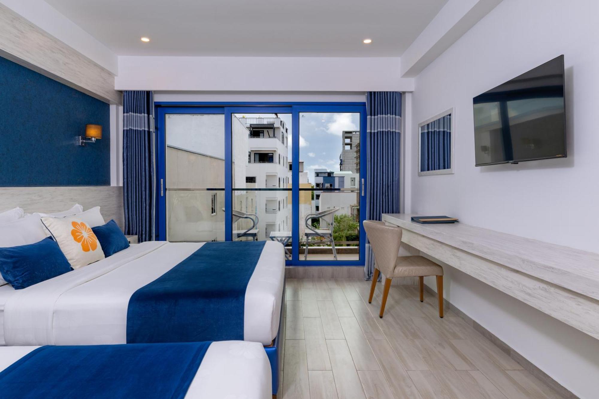 Deluxe Family Room City View Balcony