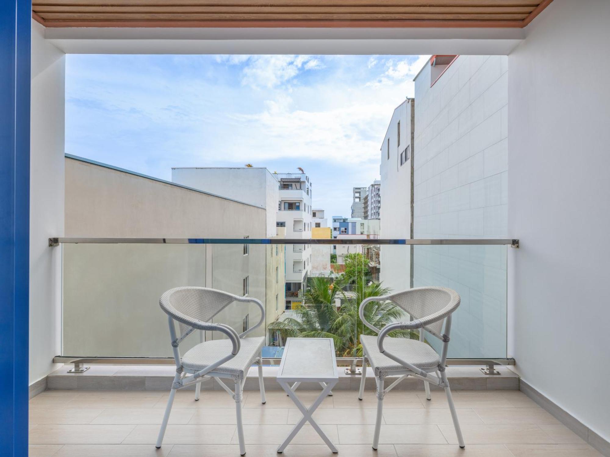 Deluxe Family Room City View Balcony