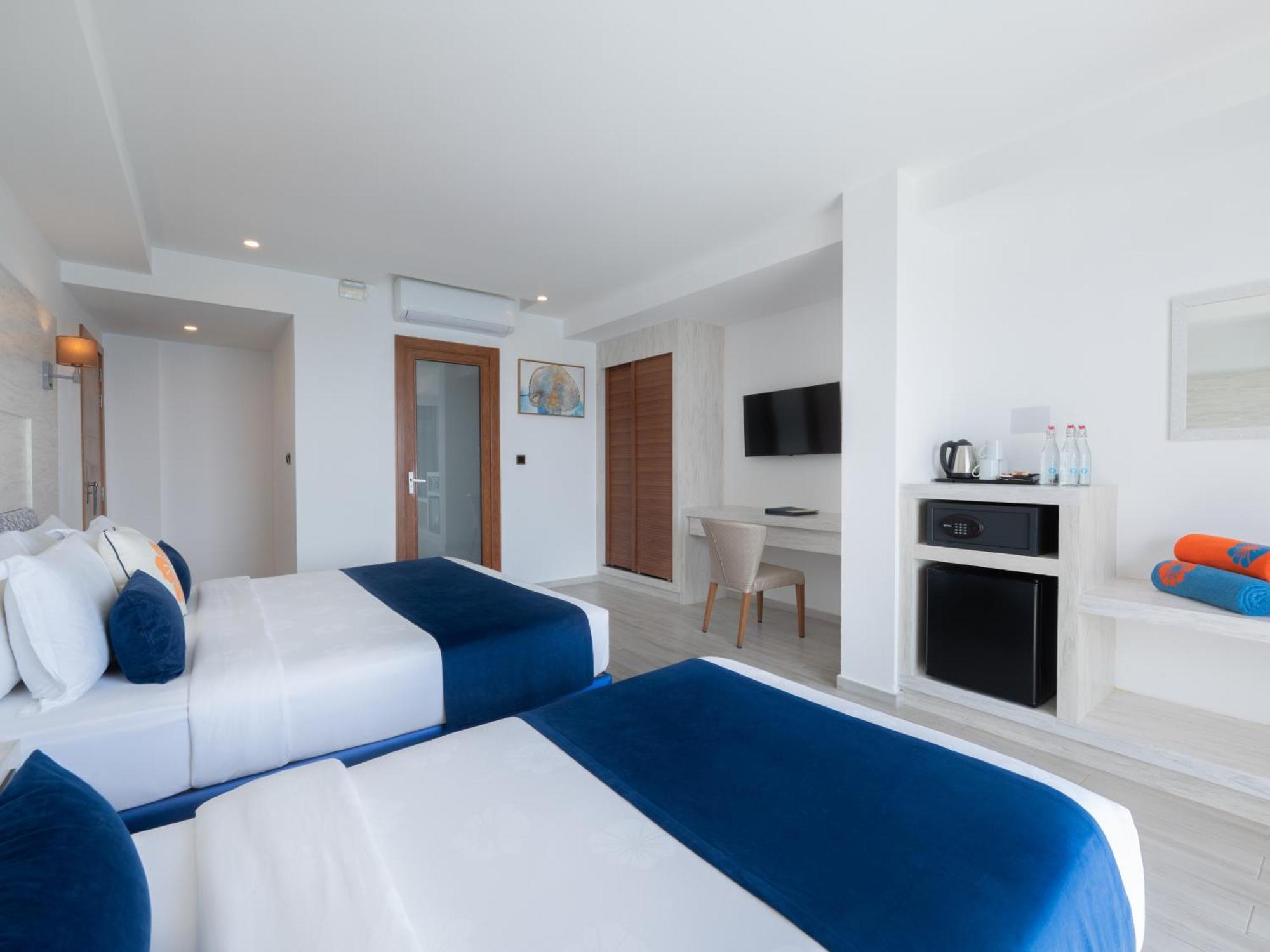 Deluxe Family Room Seaview Balcony