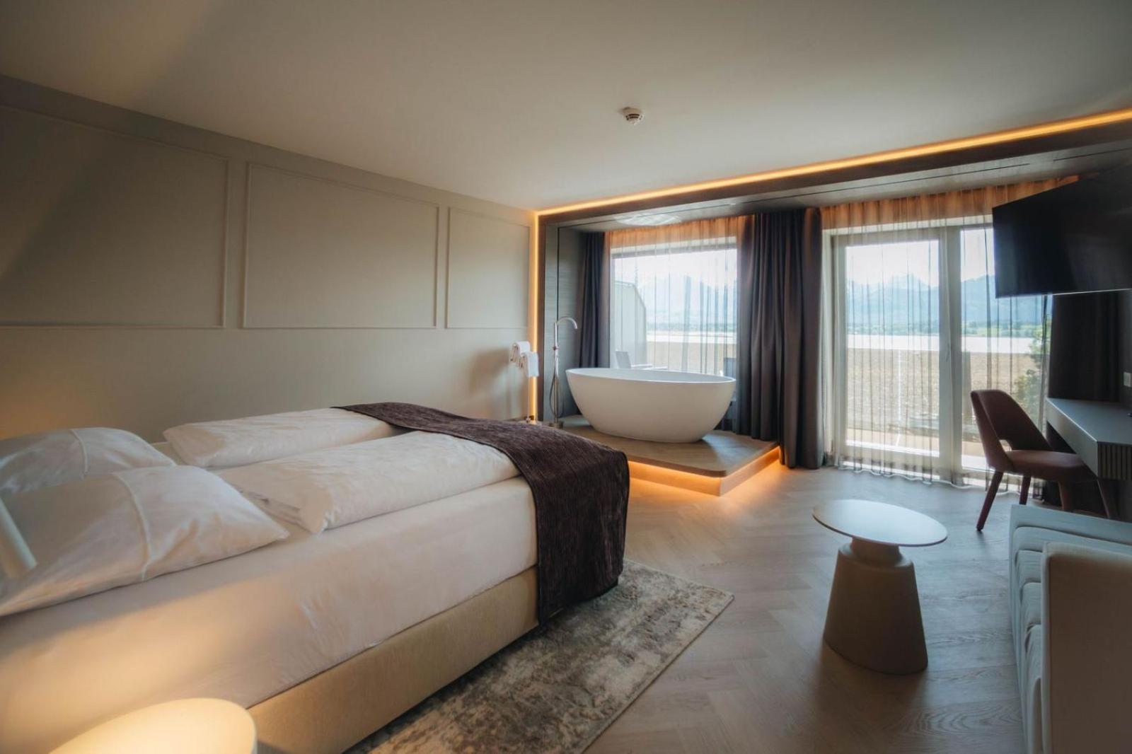 Deluxe Double Room Bath
