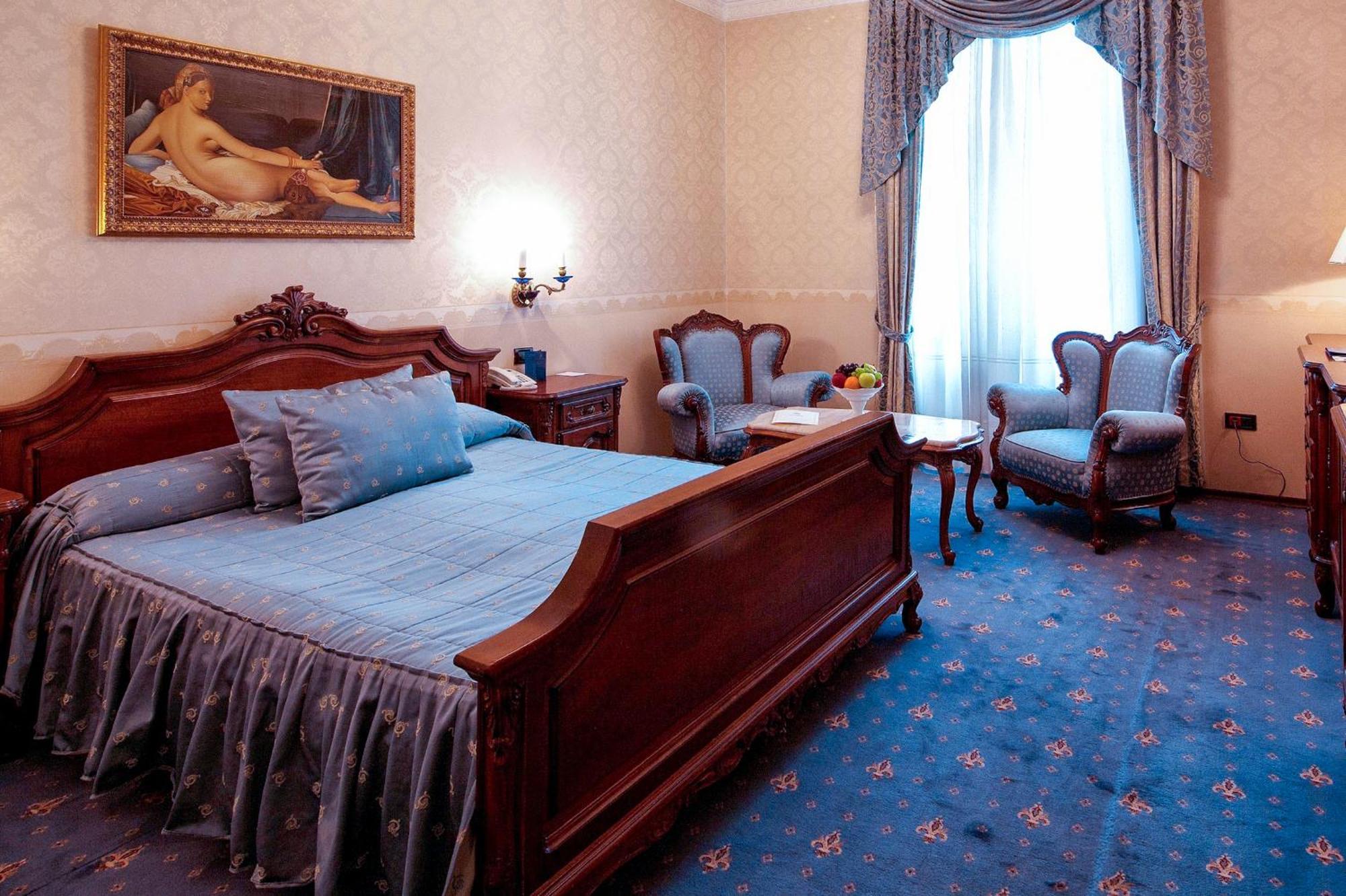 Double Room Queen bed