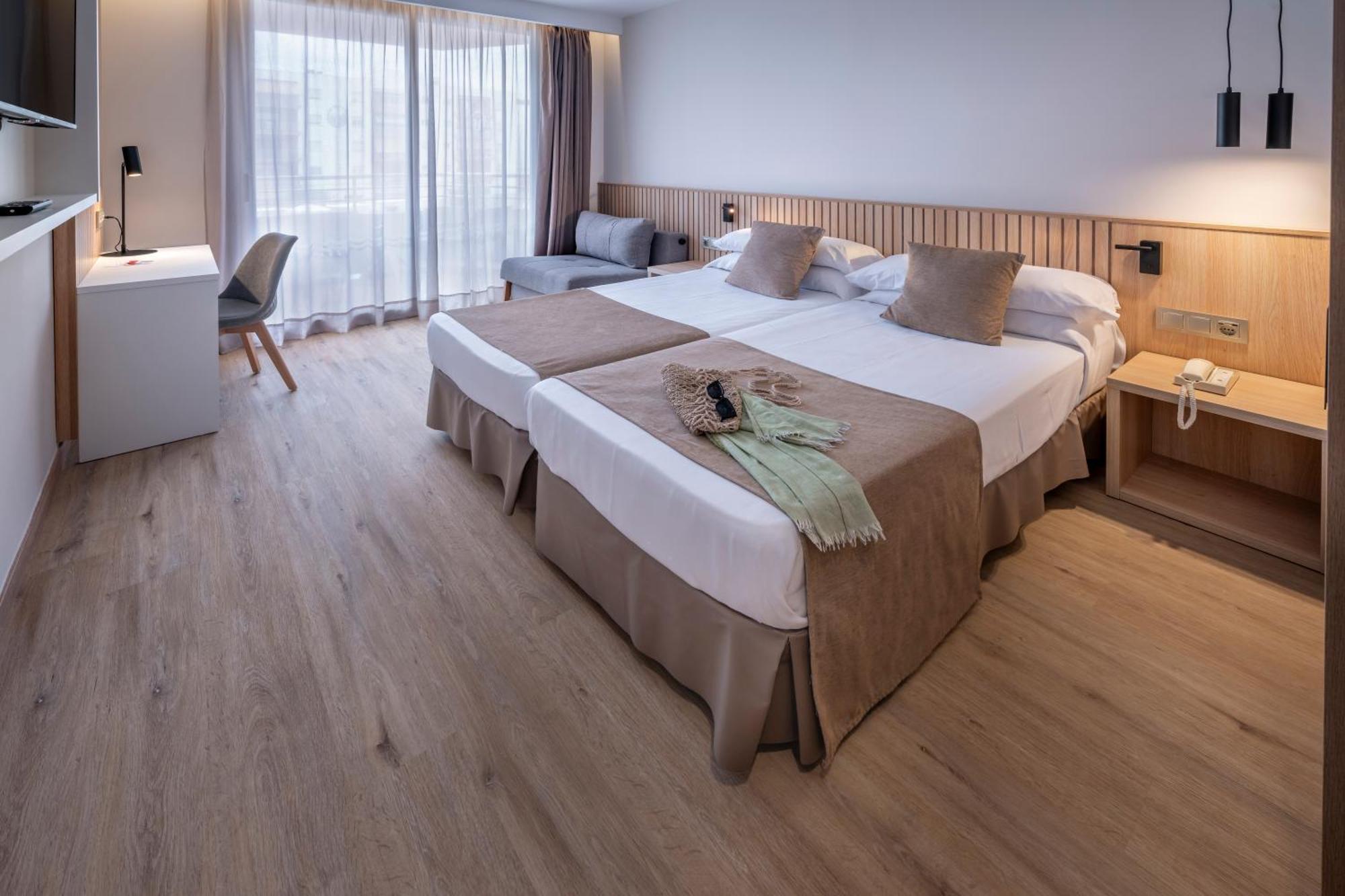 Tweepersoonskamer met 1 of 2 Bedden en Balkon