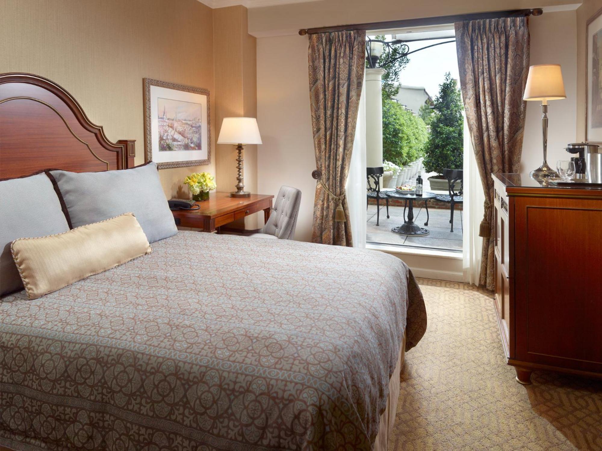 Chambre Lit Queen-Size - Vue sur Cour