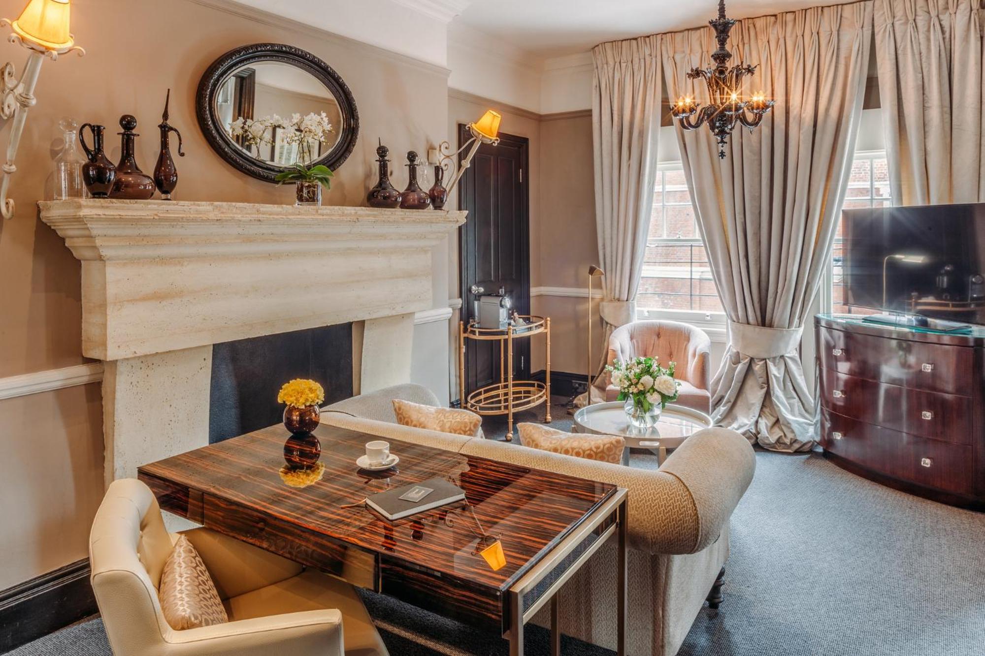Cadogan Suite at 11 Cadogan Gardens