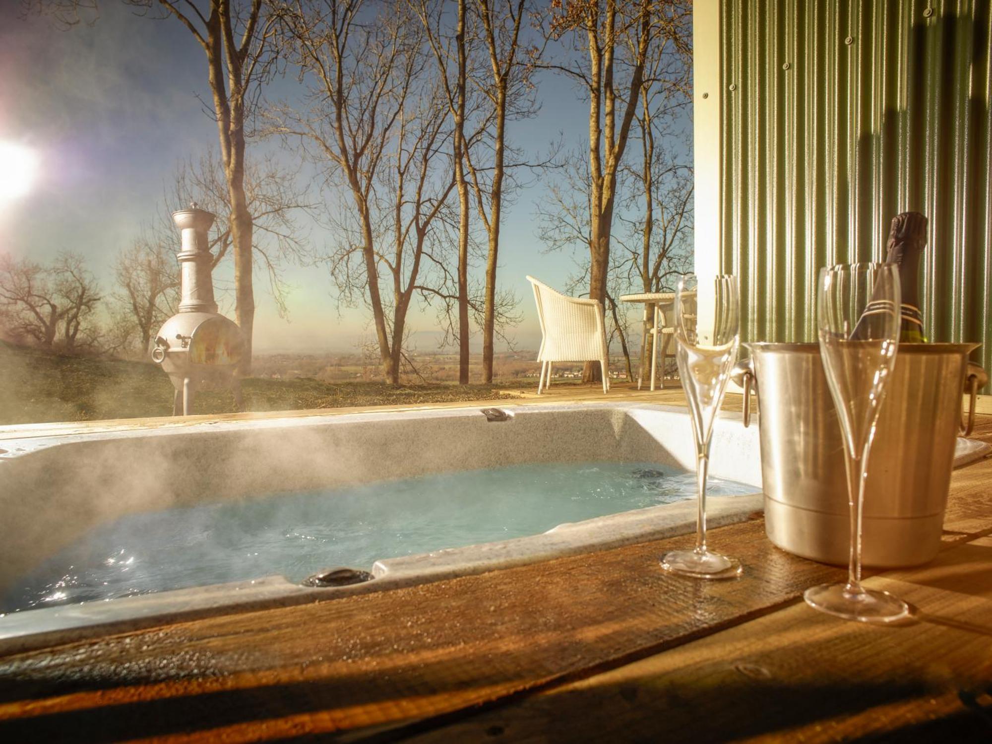 Studio Spa Bath