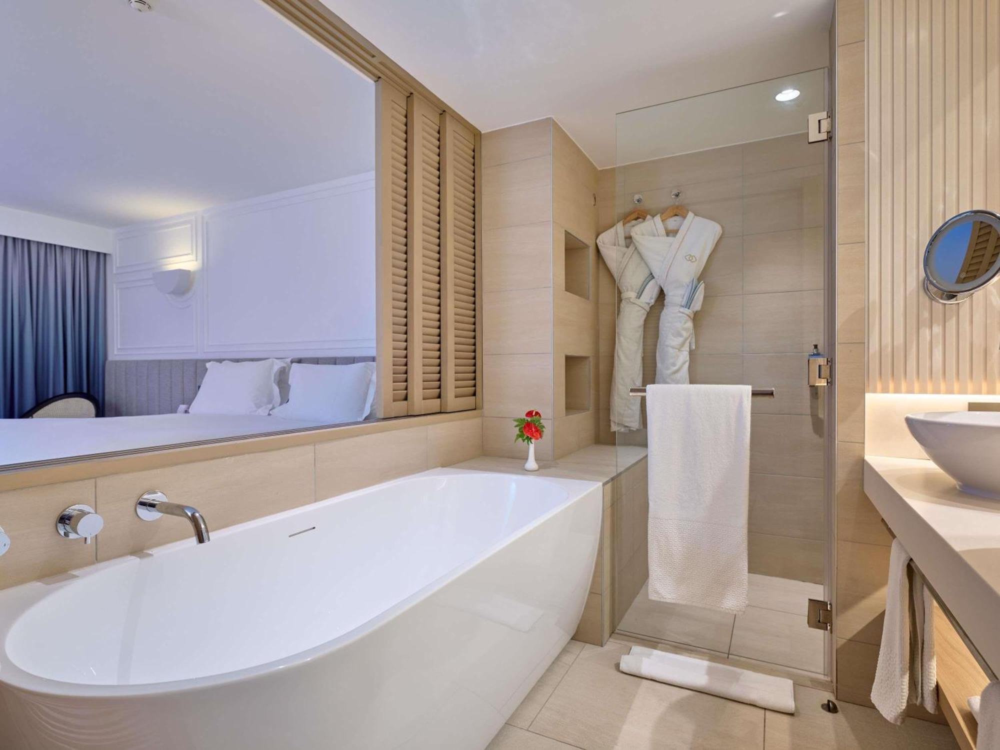 LUXURY ROOM King Bed sea facing balcony or terrace