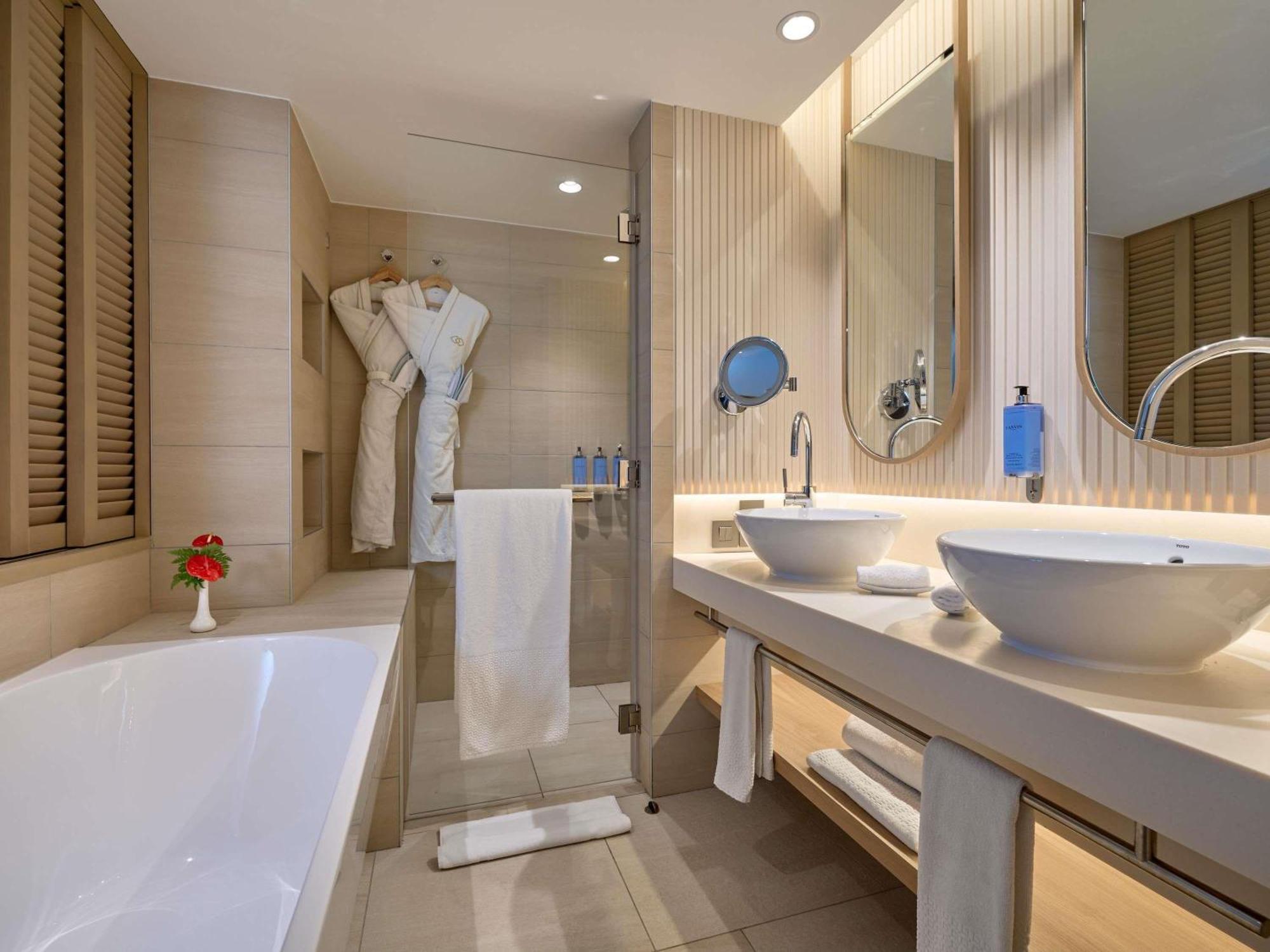 LUXURY ROOM King Bed sea facing balcony or terrace