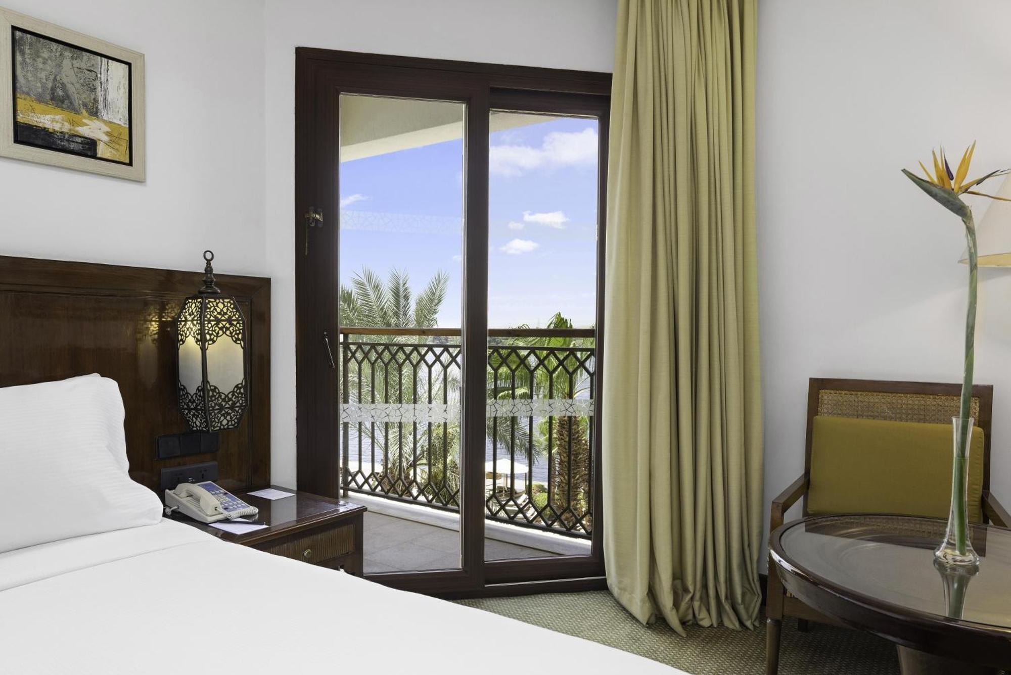 One-Bedroom Guest King Room River View