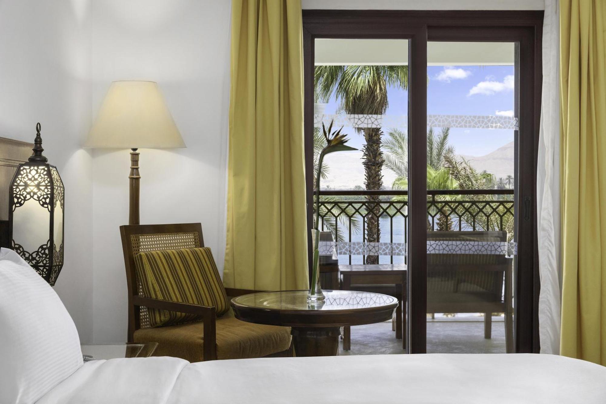 Deluxe Room Twin Bed