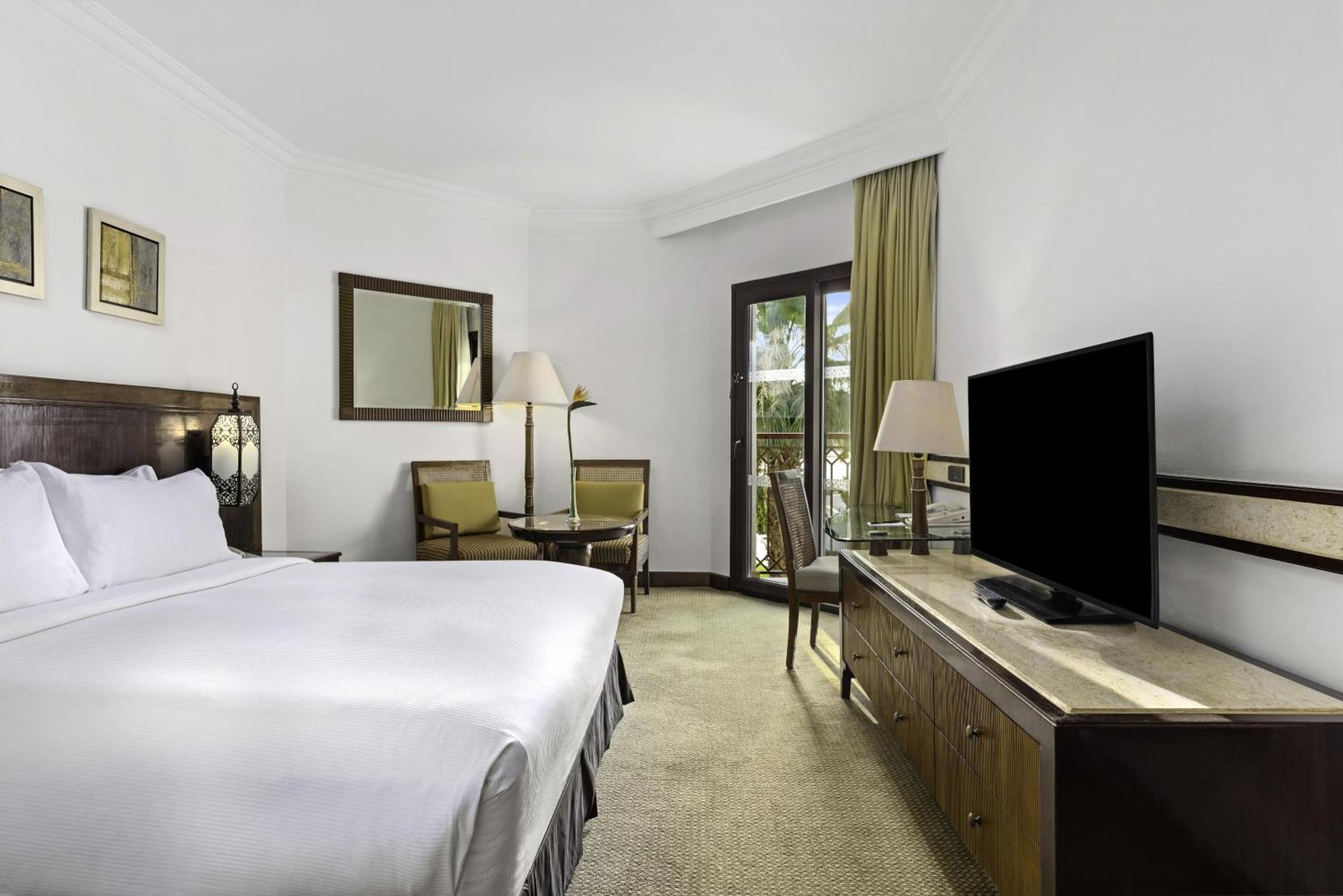 Family King Room Connected Twin