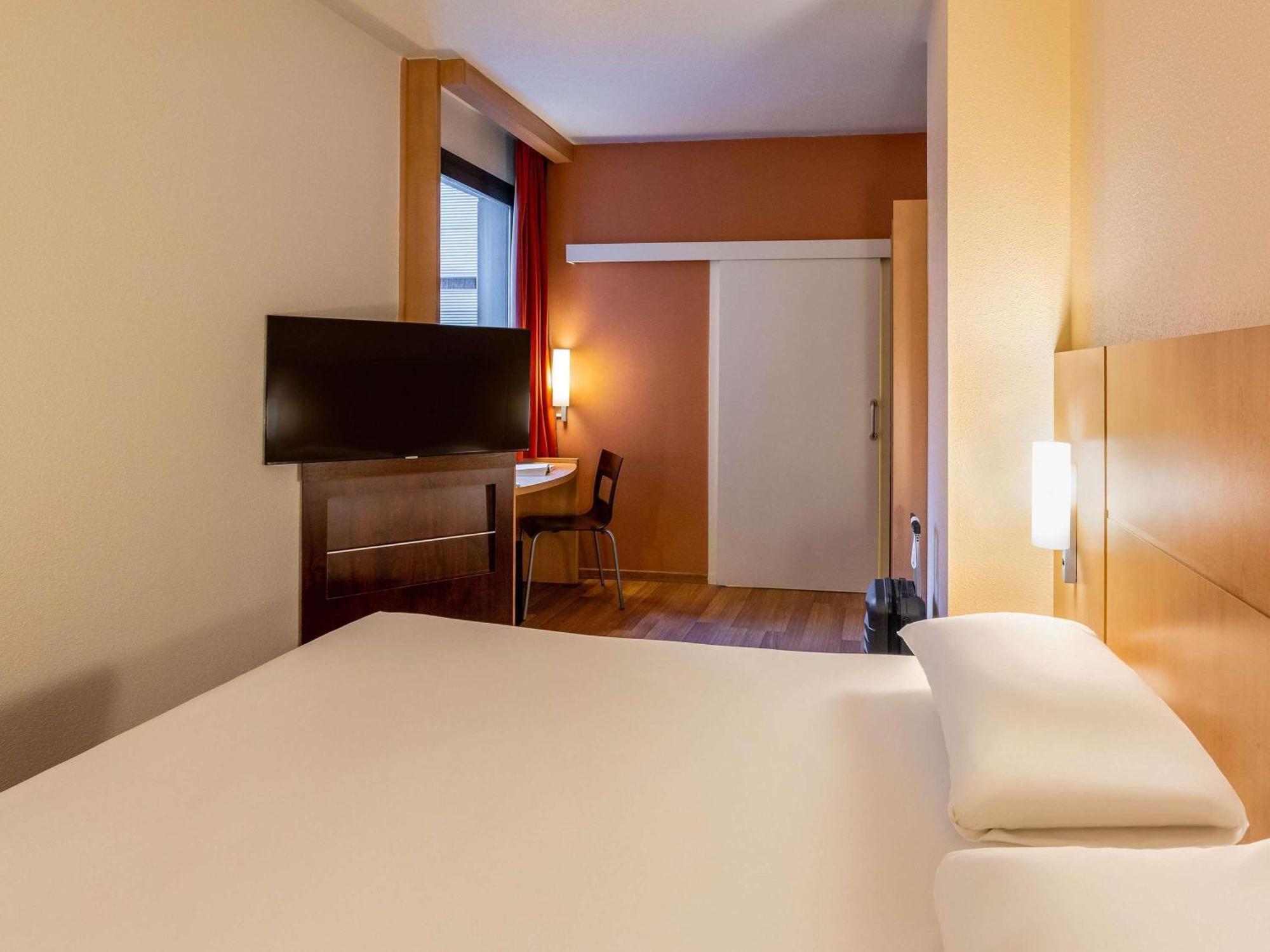 Standard Double Room Mobility Accessible