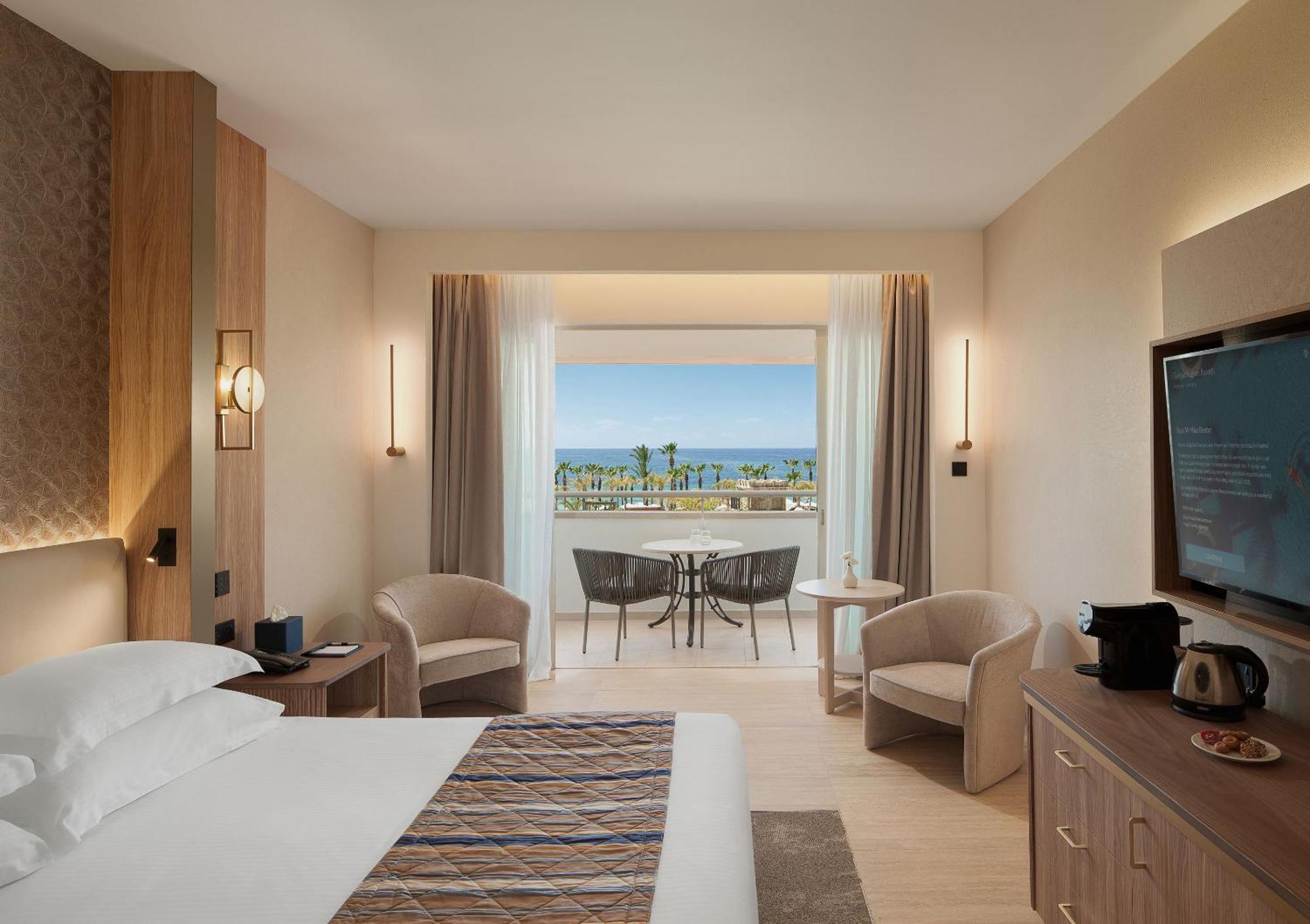 Deluxe Room Pool Sea View