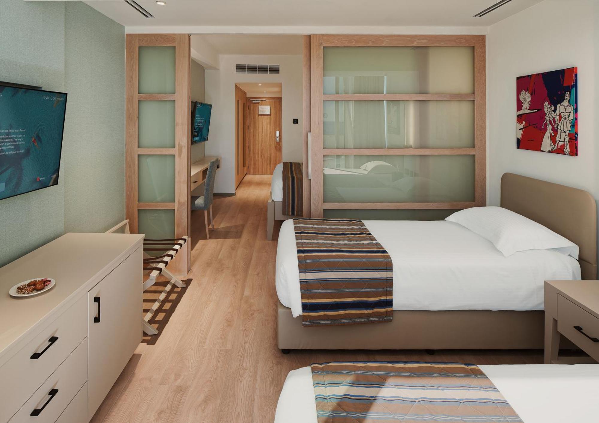 Family Junior Suite Inland View