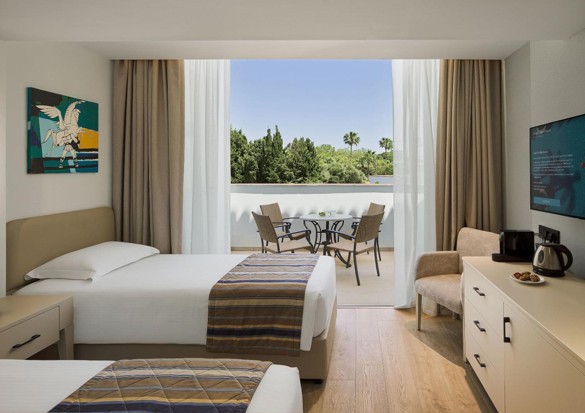 Family Junior Suite Inland View