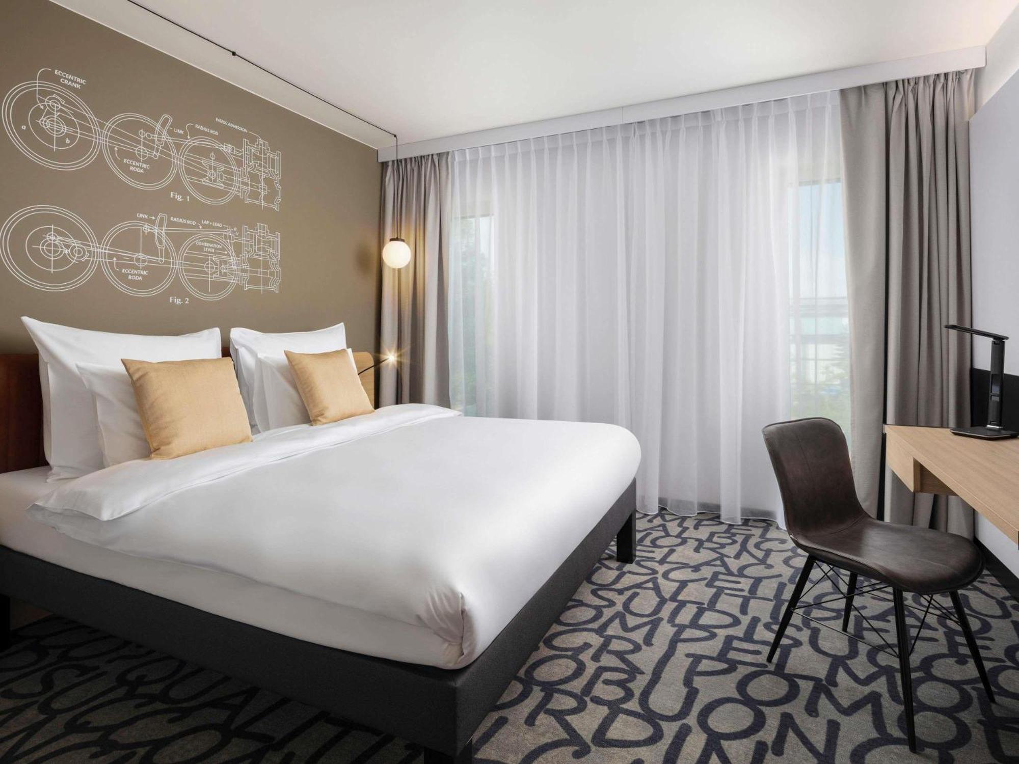 Standard Queen Room