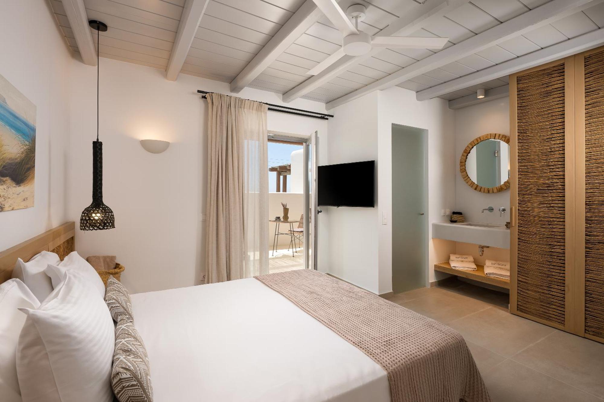 Double Bed Luxury Boutique Suite Private Plunge Pool