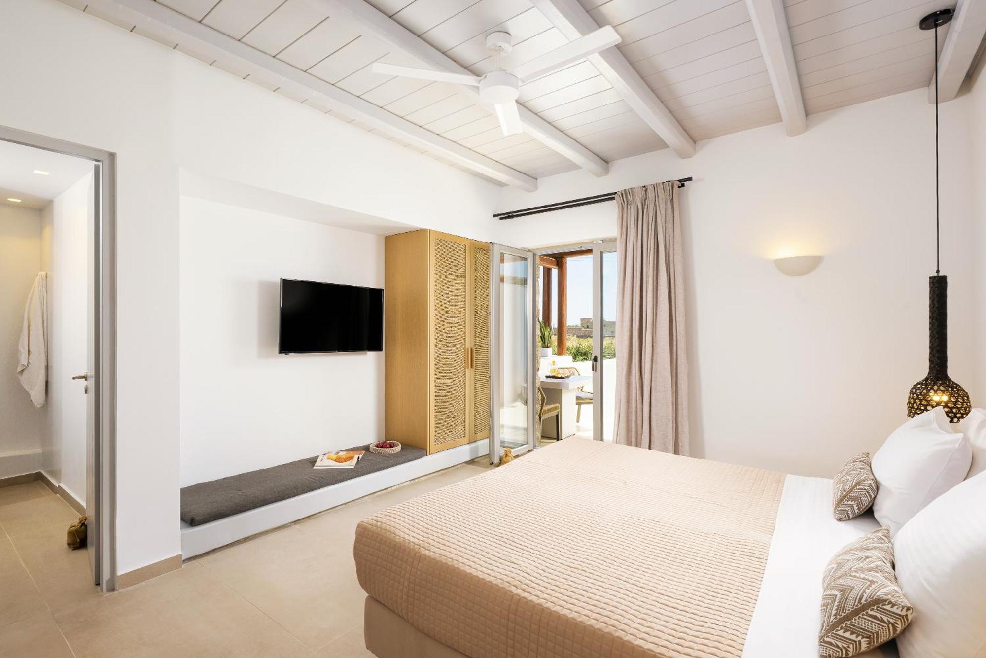 Queen-Size Double Bed Luxury Suite Private Pool